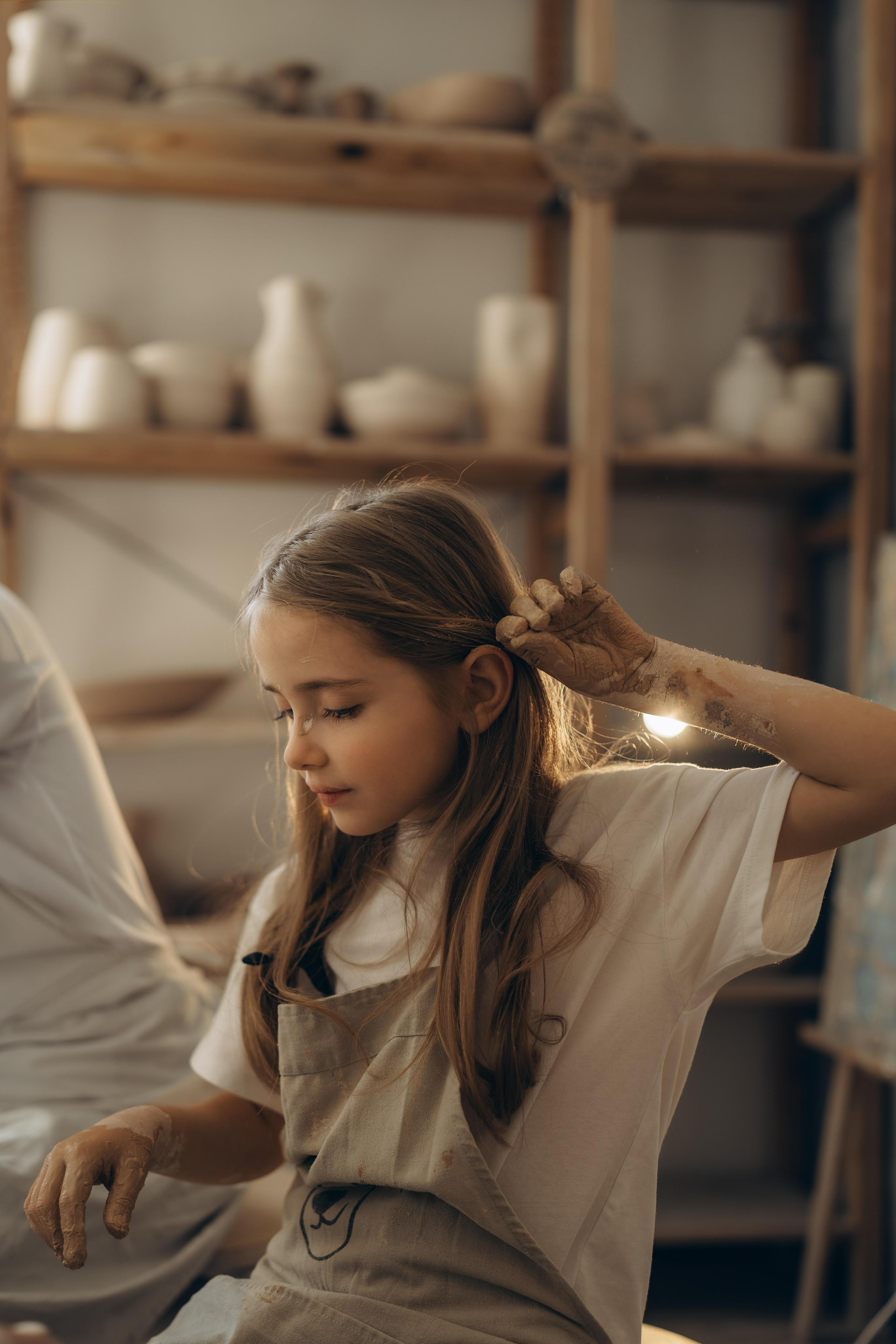 В гончарной мастерской. Семейный фотограф Москва. Фотограф беременности и материнства Москва