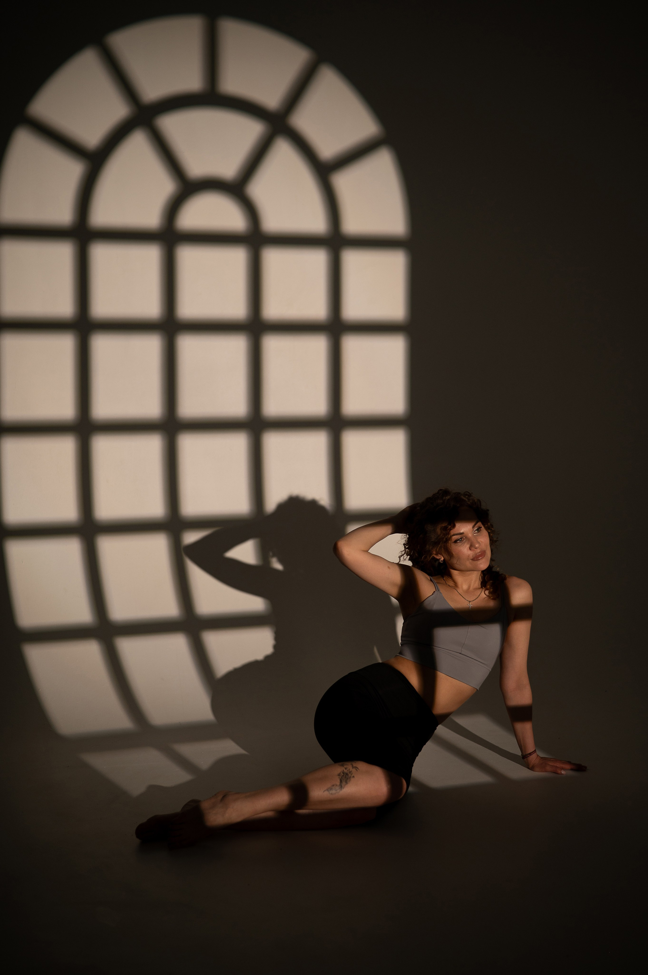 Женская фотосессия с применением рамок и масок на фоне. Женский фотограф Санкт-Петербург Александра Колий