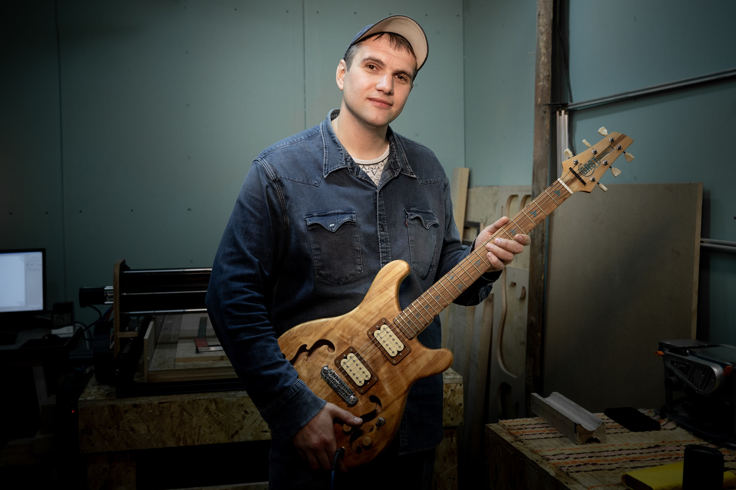 Владимир Иванов. Железнодорожник и гитарный мастер. Репортажный фотограф Наталья Лапцевич