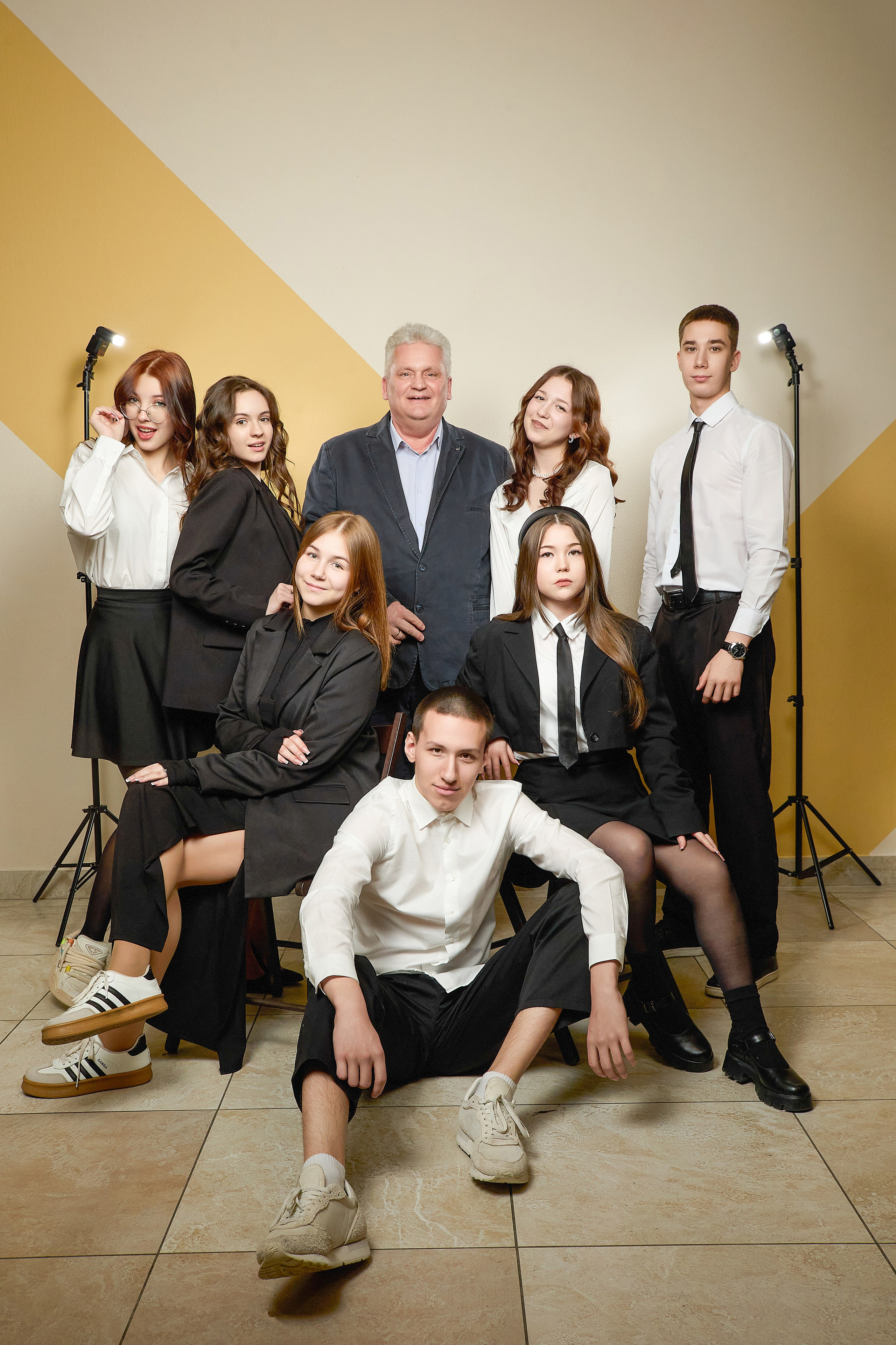 Книга выпускника  9 и 11 класс "Лофт" Тюмень. Выпускные альбомы в Тюмени для школ, садов, вузов спортивных секций