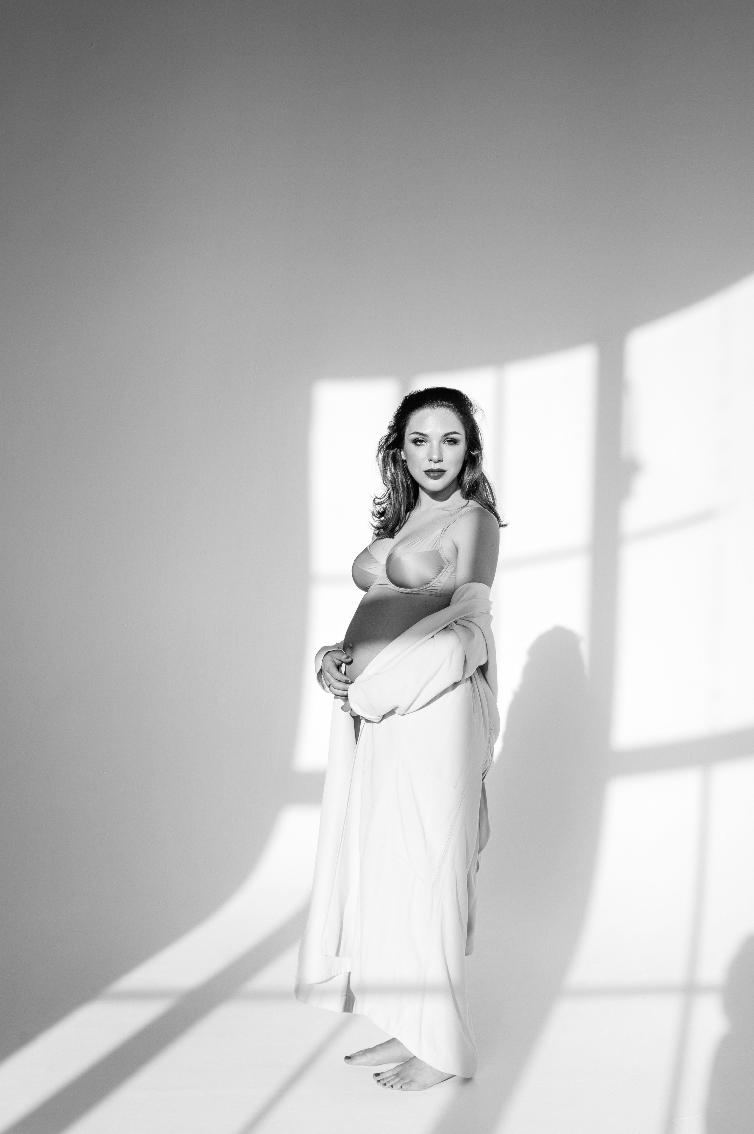 Профессиональный семейный и беременный фотограф в Санкт-Петербурге — Маргарита Иванова. Индивидуальные фотосессии под ключ: от образа до гот. Профессиональный фотограф беременности в СПБ. Стильные фотосессии беременности в стиле минимализм и классическая фотография