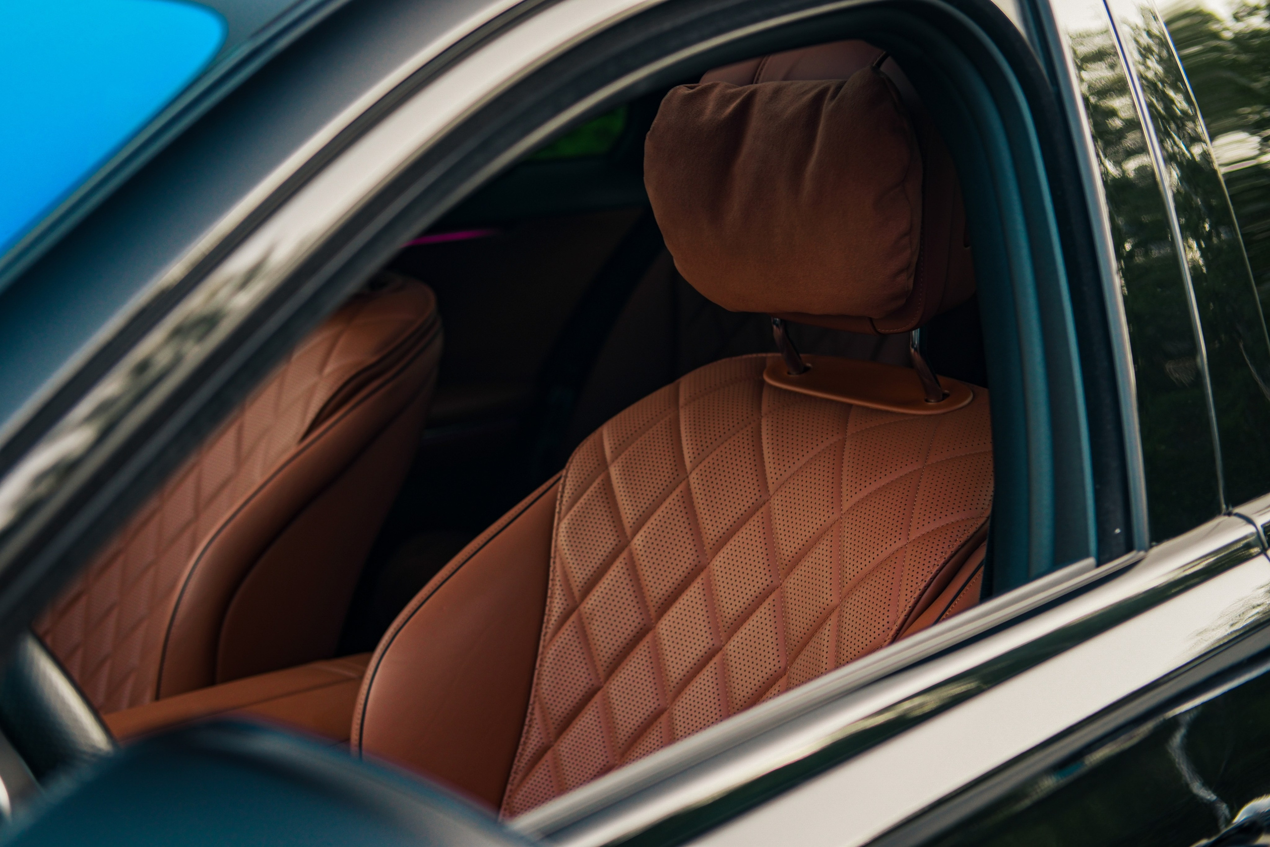 Профессиональная фотосессия Mercedes-Benz S-класс в&nbsp;Новосибирске. Автомобильный фотограф Чанчин Владимир: детальные снимки кузова, интерьера и&nbsp;динамики. Съемка автомобиля для продажи