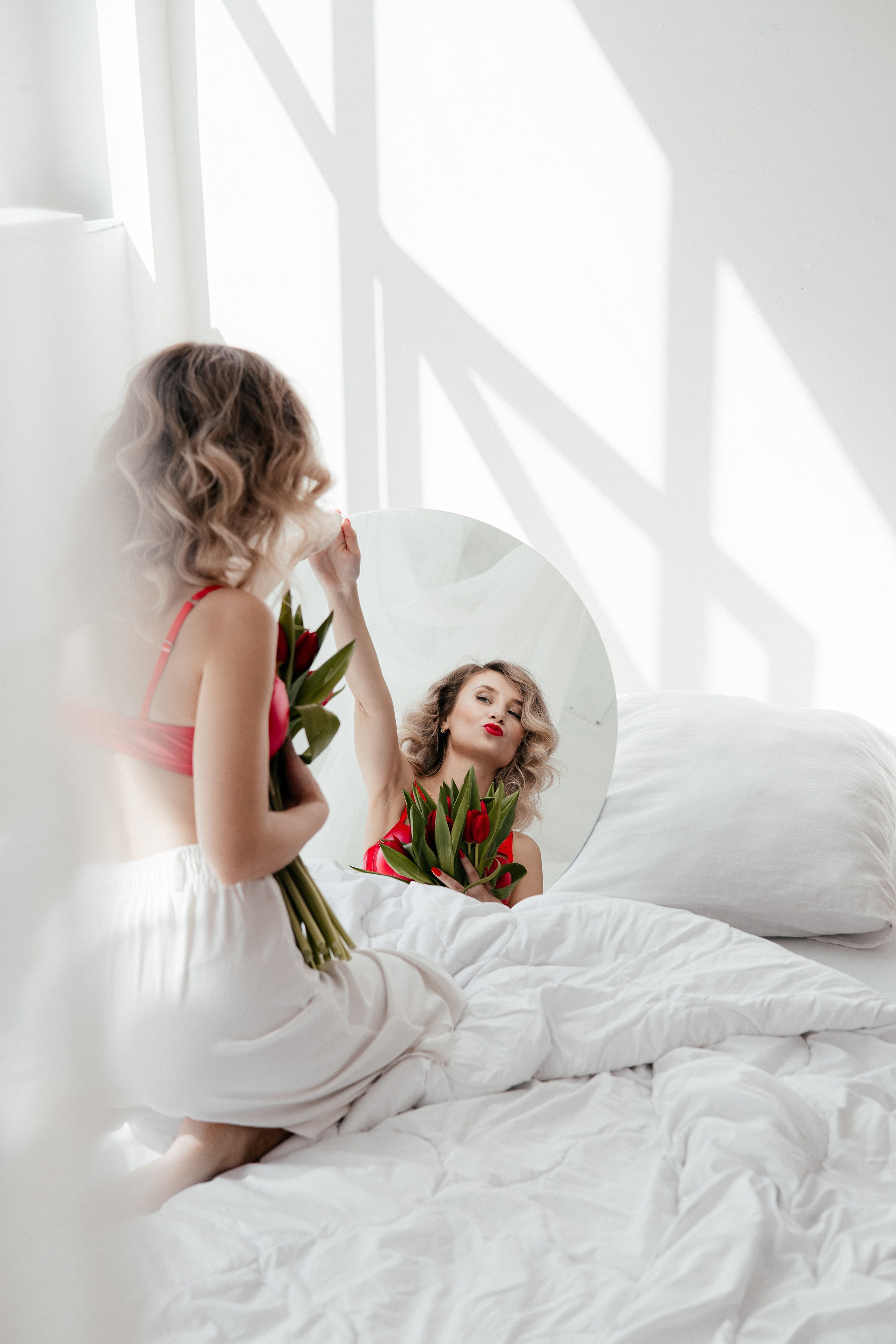 Анна. Красные тюльпаны