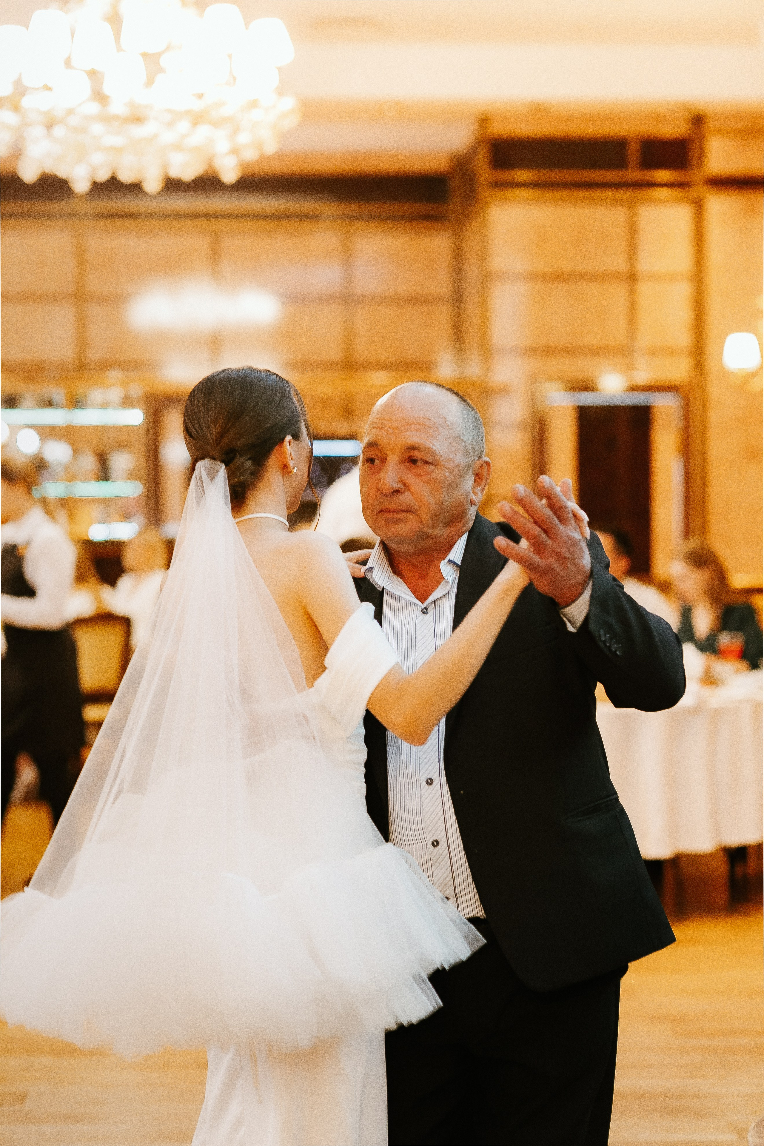 Свадебная осенняя фотосессия Ивана и Лидии в городе. Свадебный и репортажный фотограф в Ярославле и Санкт-Петербурге Роман Микрюков
