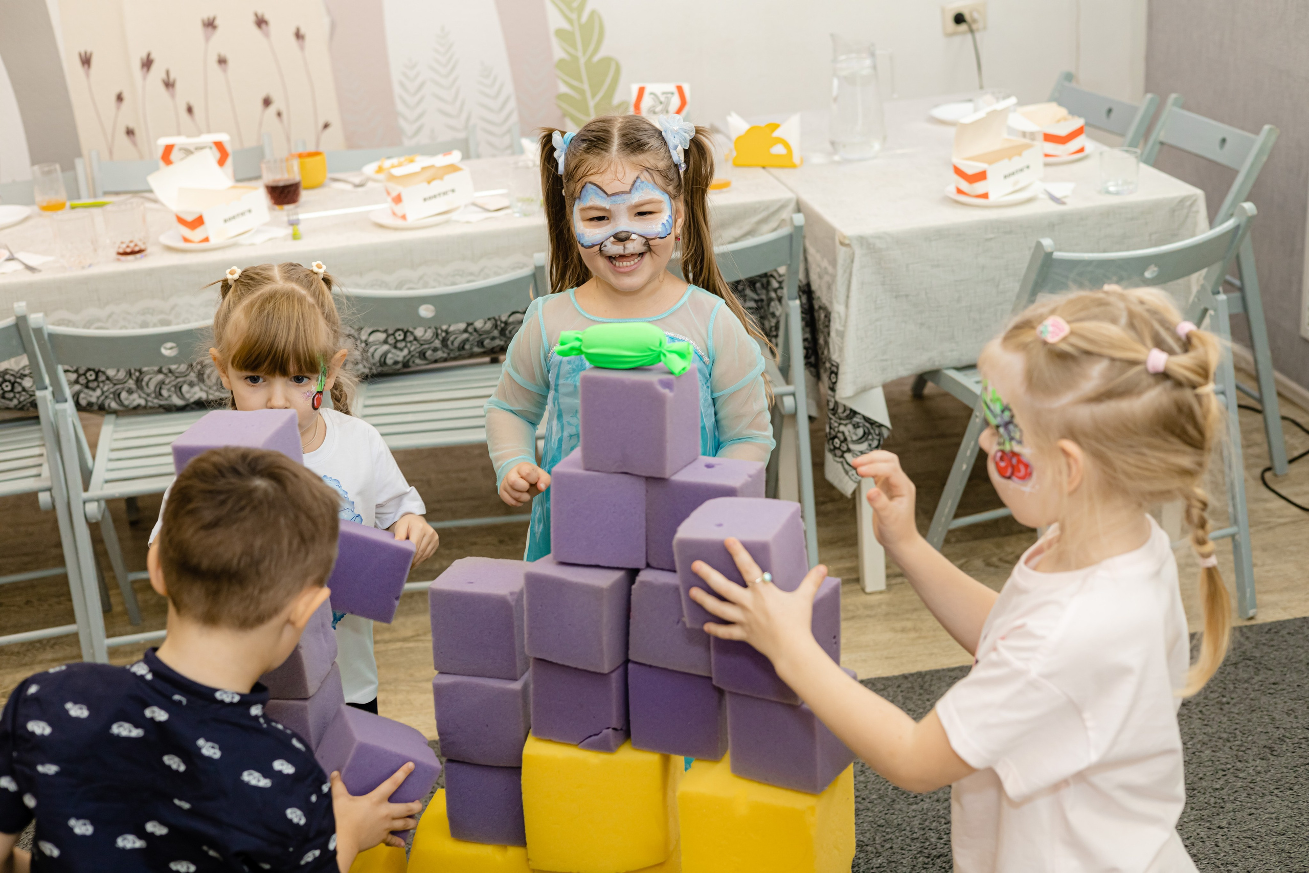 В детских лофтах. ФОТОГРАФ НОВОСИБИРСК — АЛЁНА ЖИГАЛЕЕВА