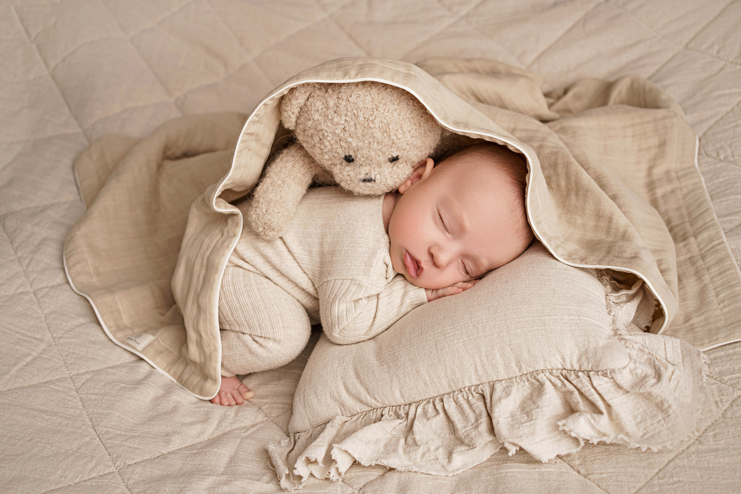 Лайф-съемка новорожденных | Первые семейные фото с малышом в Москве и МО. Фотосессия новорожденных в Москве и Московской области | Профессиональный фотограф newborn — Татьяна Иванова