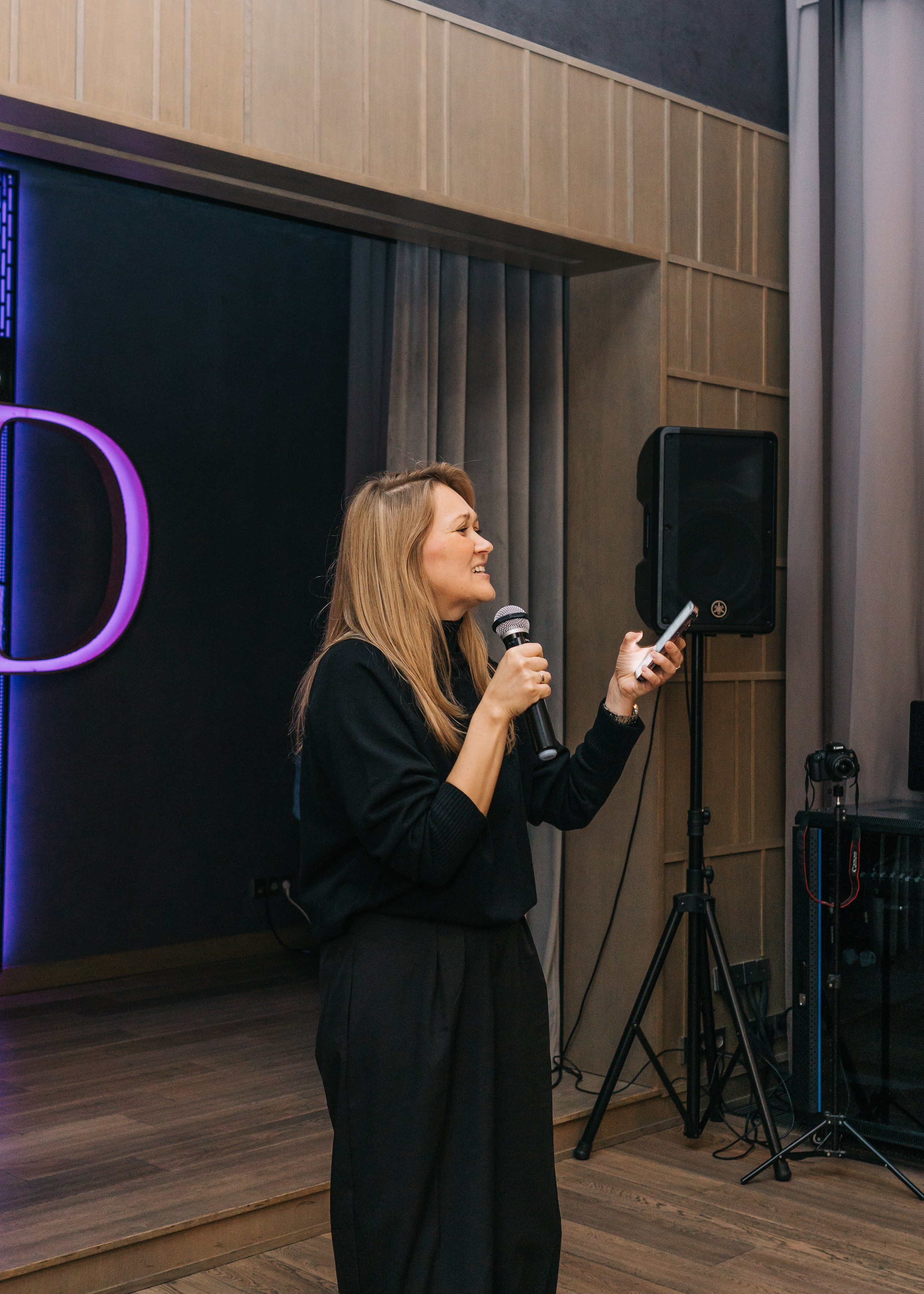 Бизнес-стендап. Женский фотограф в Москве Анастасия Сидорова