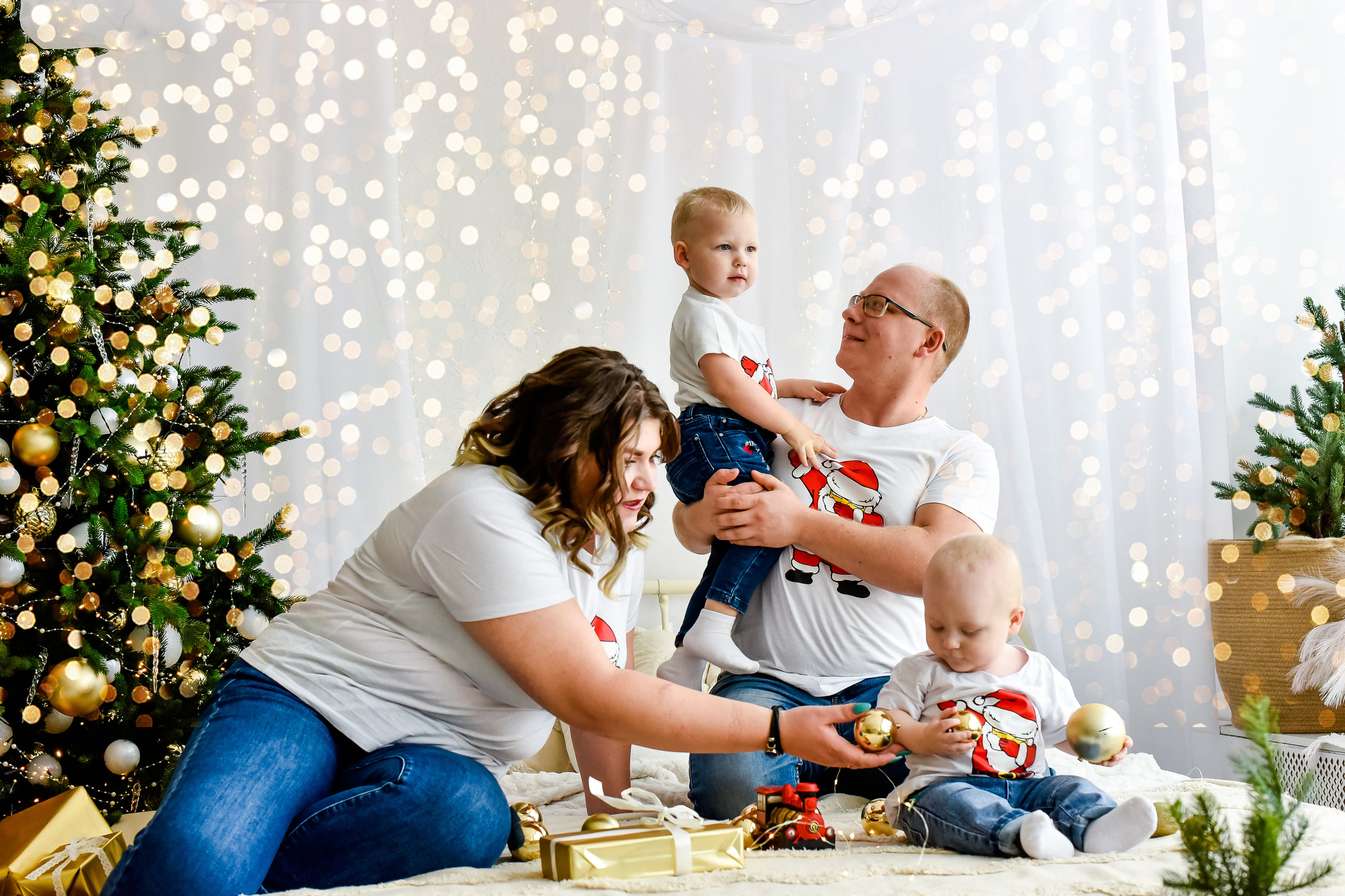 Новогодняя фотосессия для семьи Натальи И Дениса с сыновьями