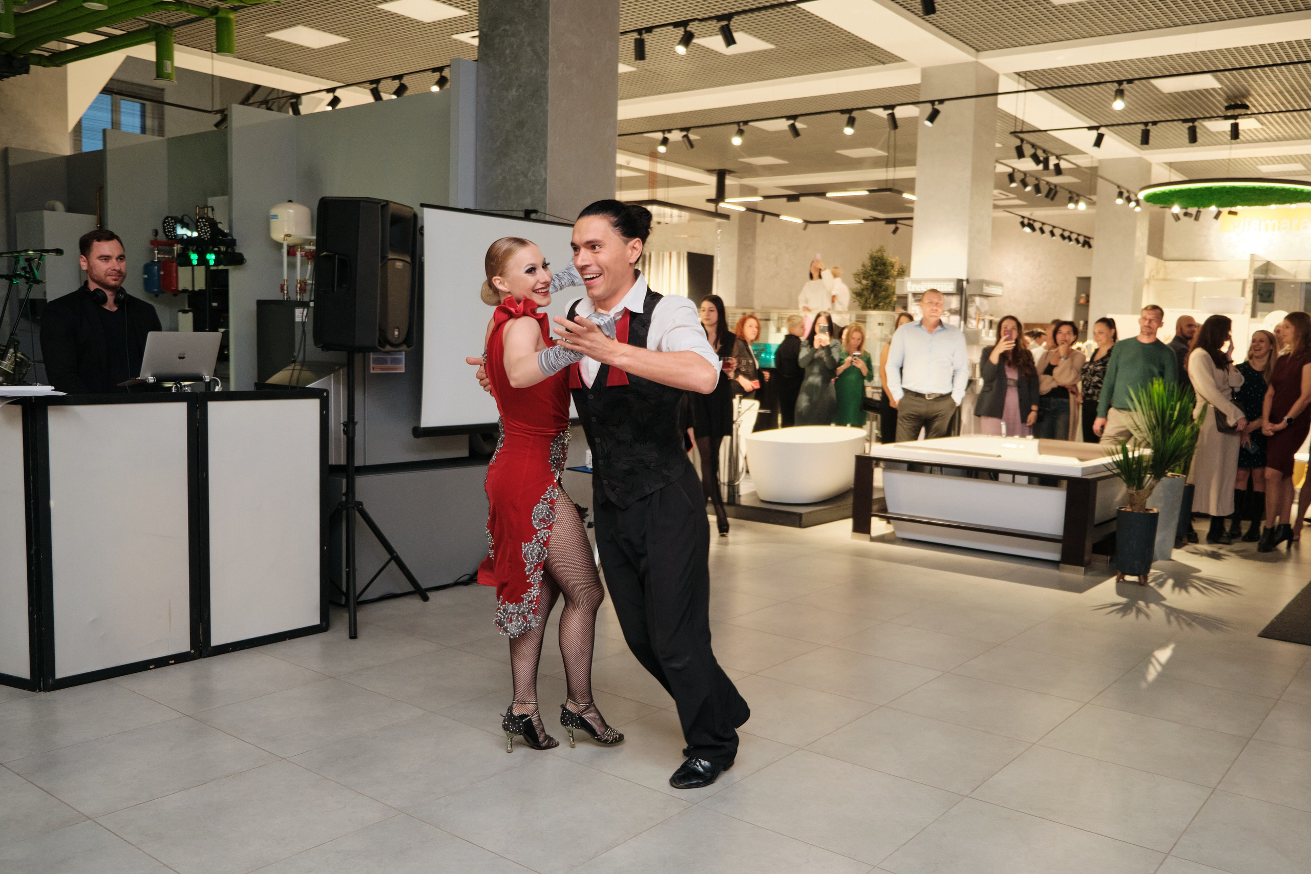 Открытие салона 100 градусов. Антон Ив