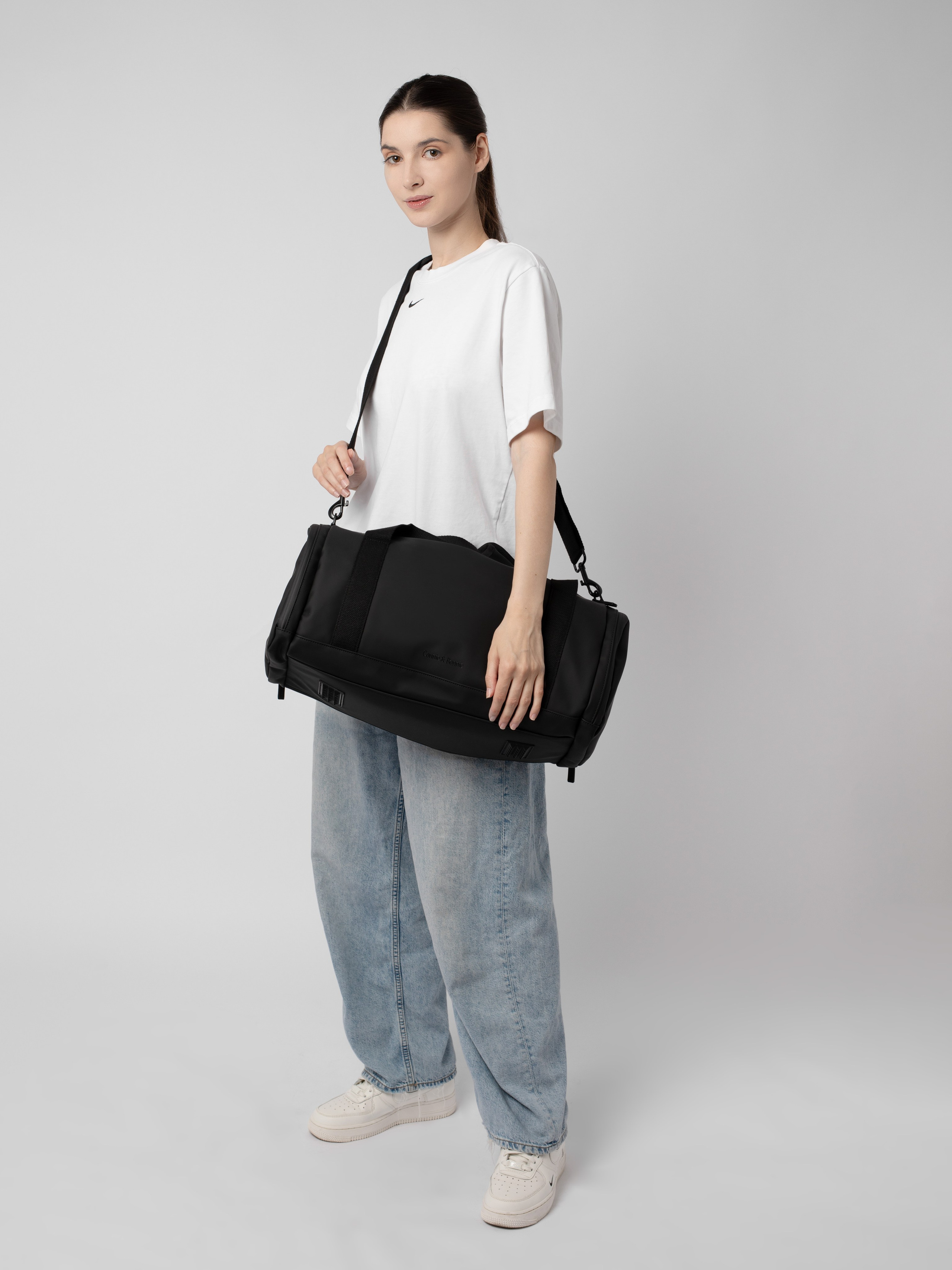 Женские сумки. Фотостудия предметной и модельной съёмки для маркетплейсов