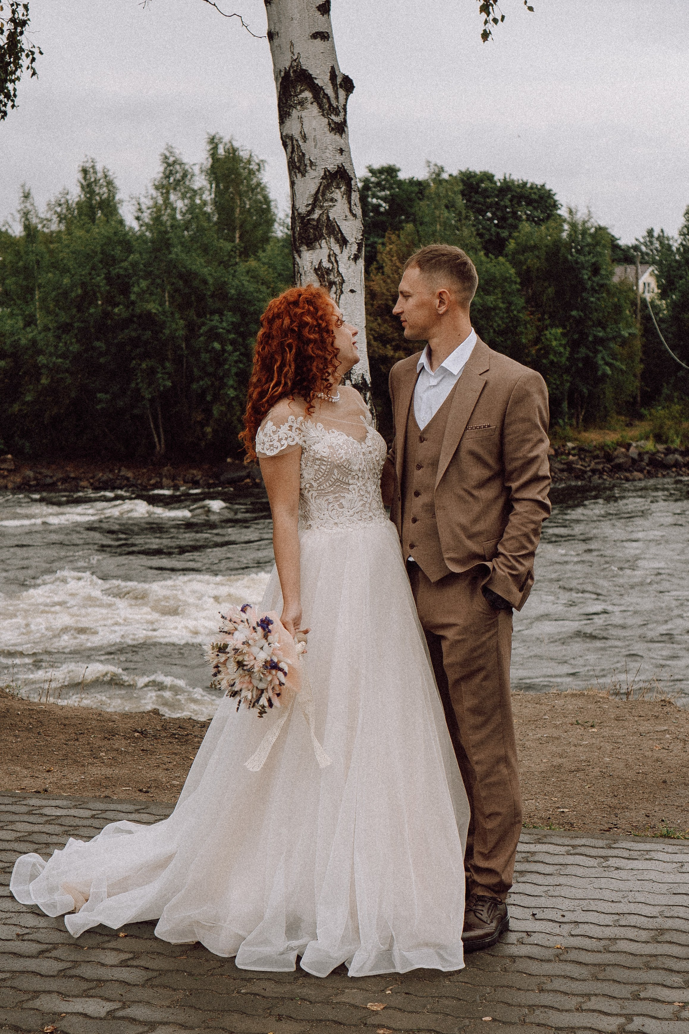 СВАДЕБНАЯ ФОТОСЕССИИЯ ПАРЫ В ГОРОДЕ ПРИОЗЕРСК В СОСНОВОМ ЛЕСУ И С ПИКАПОМ. Профессиональный фотограф, Санкт-Петербург — Виктория Богомолова