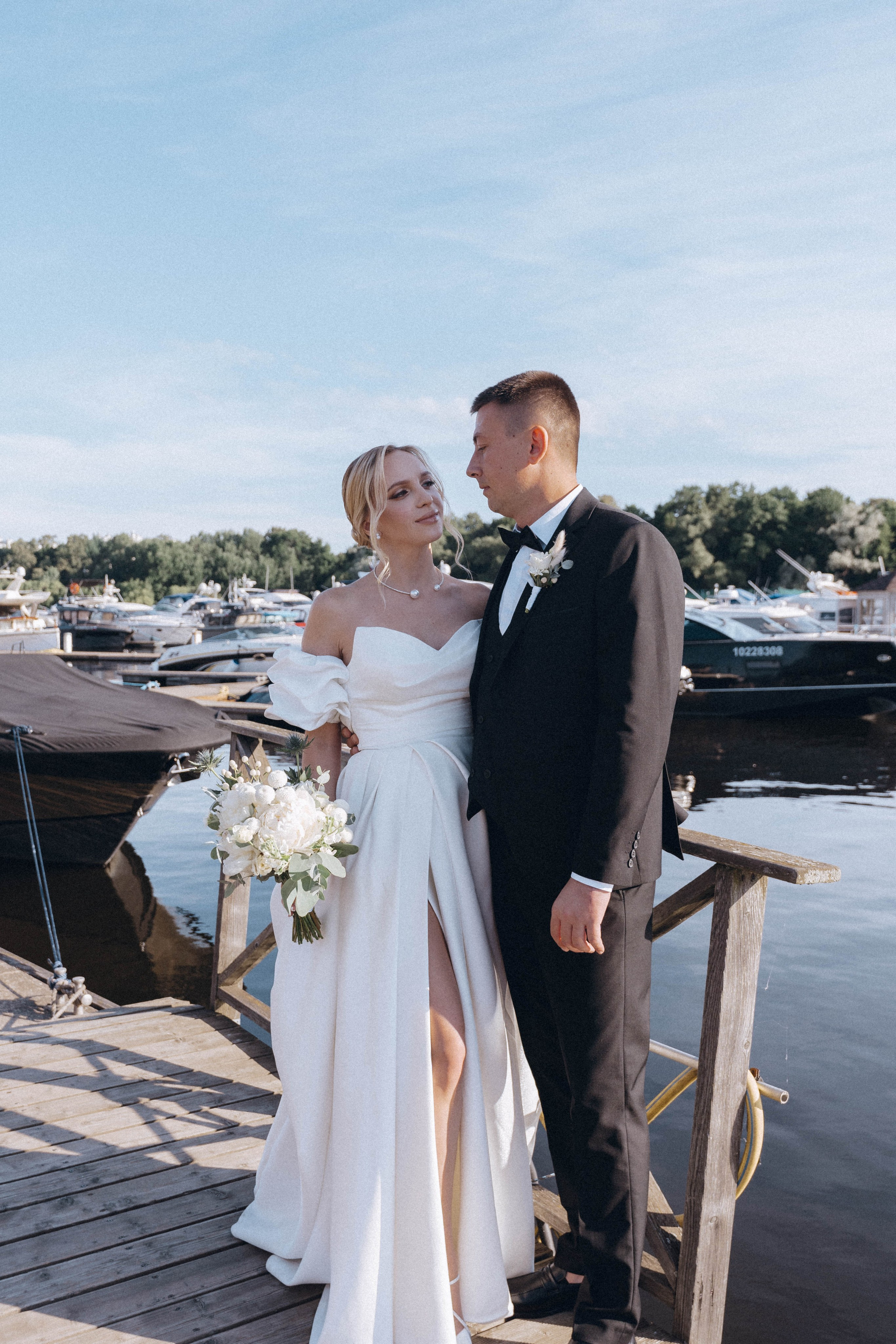 СВАДЕНБНАЯ СЬЕМКА НА КАТЕРЕ ПО КАНАЛАМ САНКТ-ПЕТЕРБУРГА И В АКВАТОРИИ НЕВЫ. Профессиональный фотограф, Санкт-Петербург — Виктория Богомолова