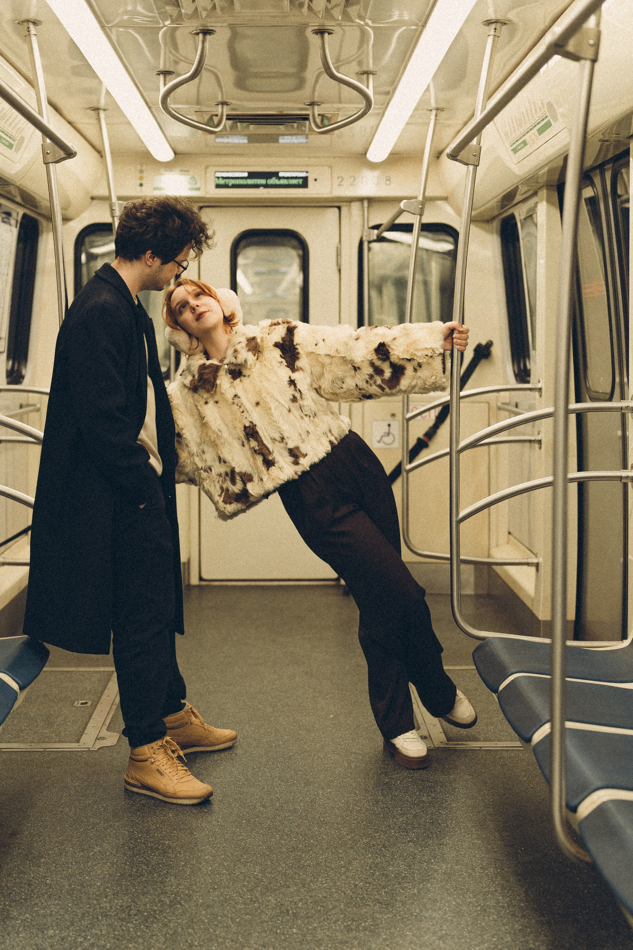 НОВОГОДНЯЯ ФОТОСЕСИИЯ ПАРЫ В МЕТРО ЛЮБОВЬ. Профессиональный фотограф, Санкт-Петербург — Виктория Богомолова