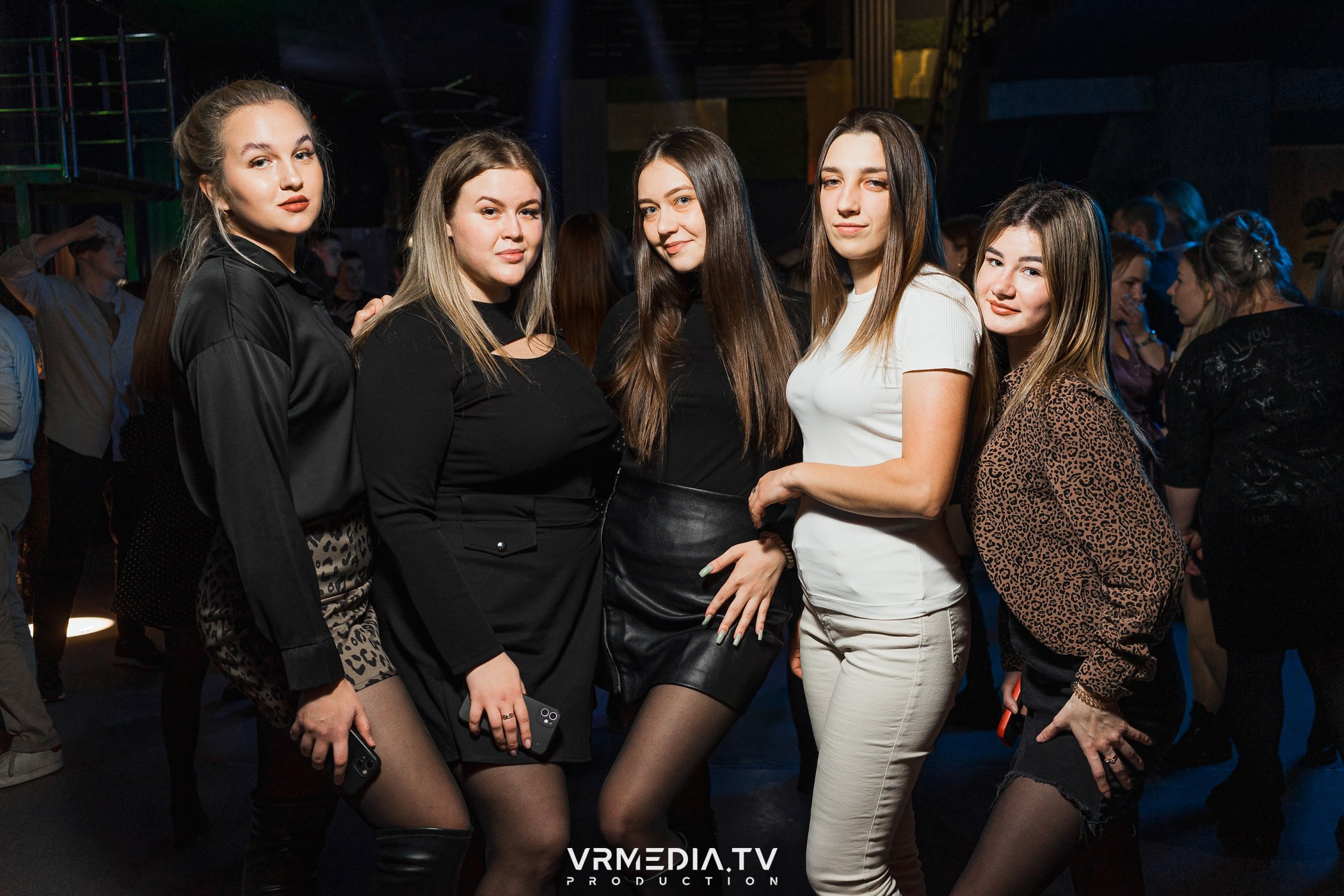 Бумажный дом в баре «Друзья»