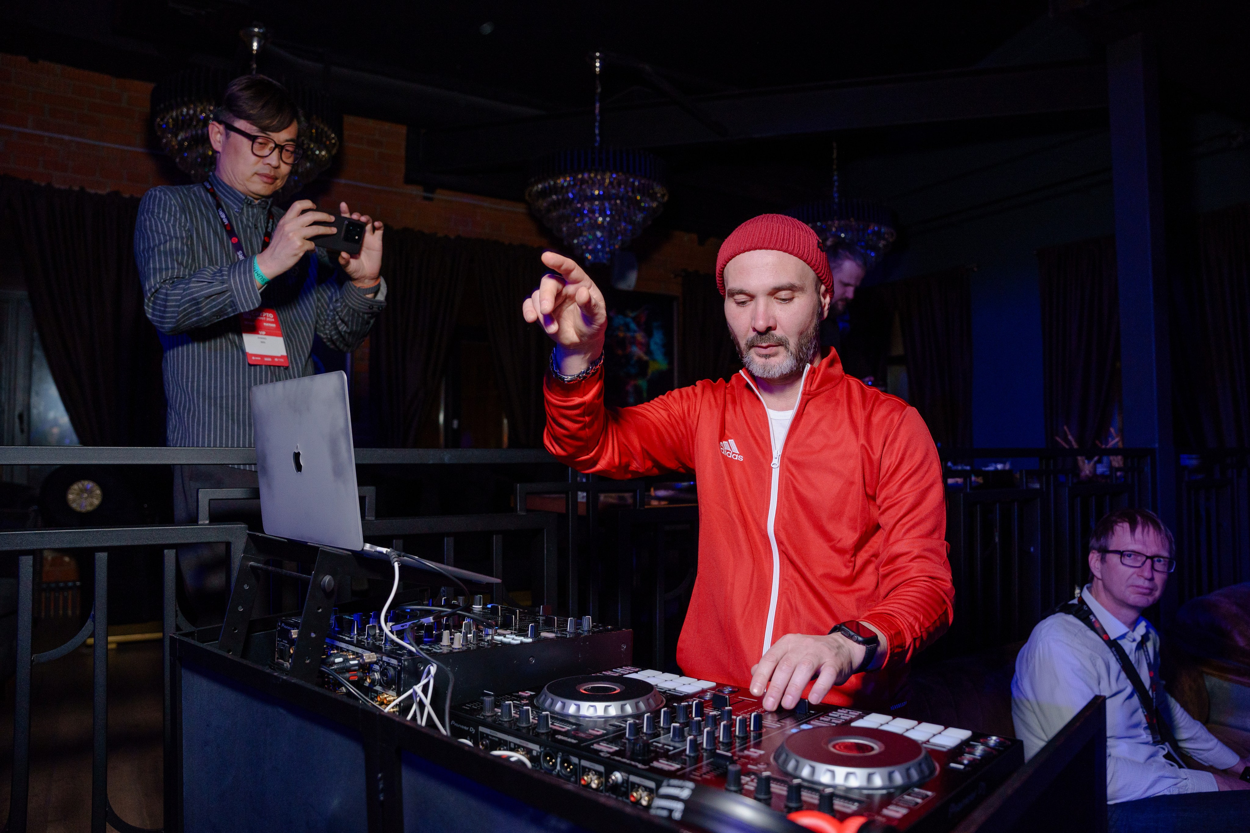 Crypto Summit 2024 After Party в SMOKE DOG. Репортажный фотограф Москва Сергей Дружинин