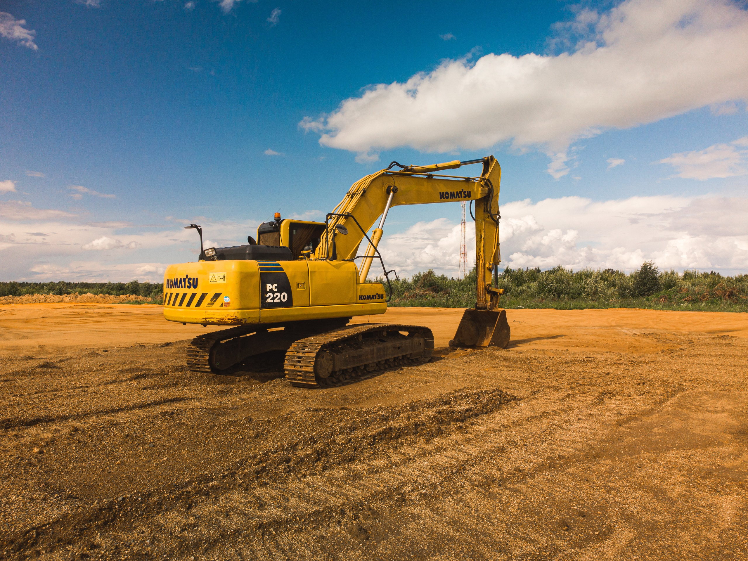 Спецтехника, экскаватор во время работы