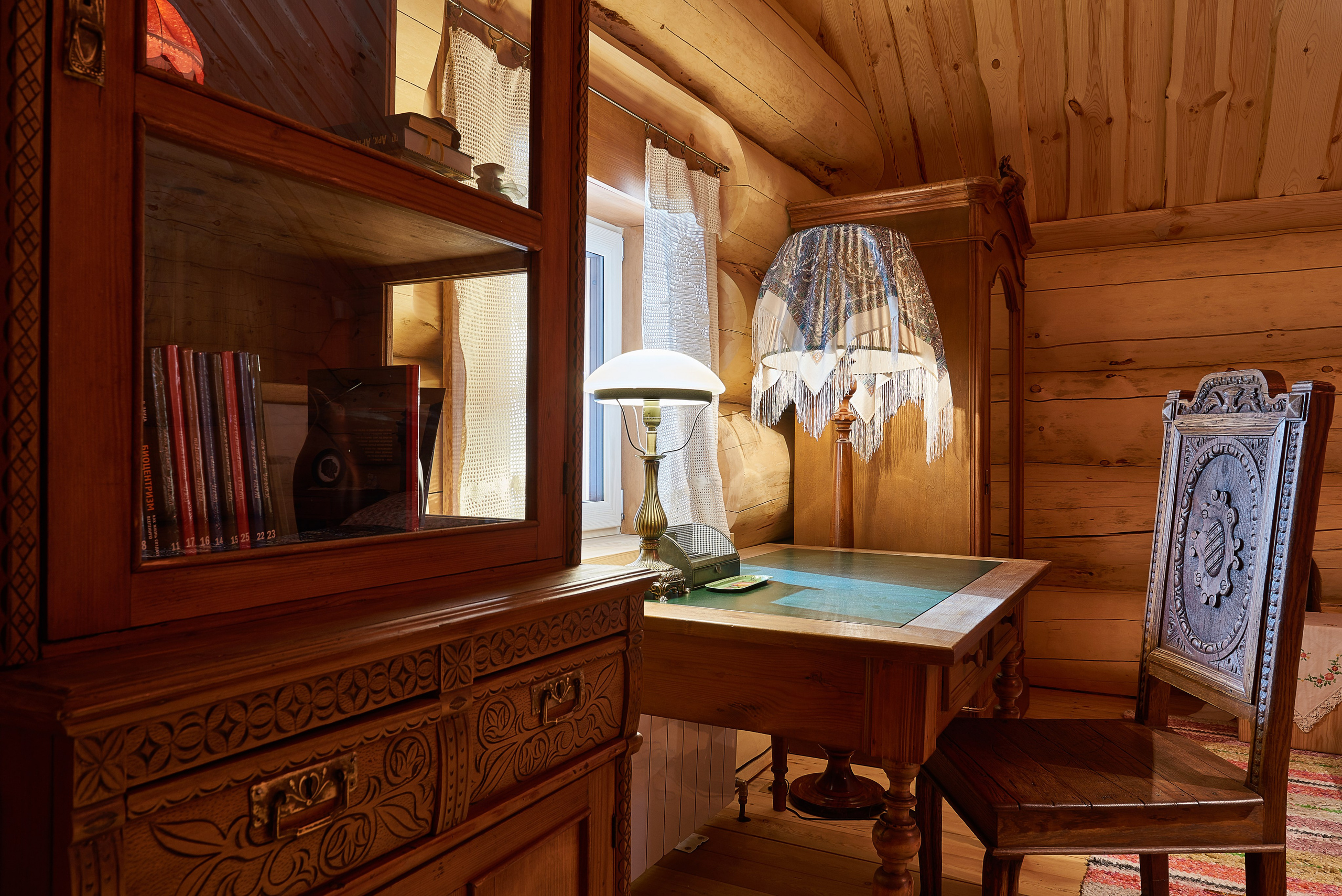 Интерьер деревянного дома в русском стиле в Подмосквовье. Ольга Саакян Ι Дизайн интерьера в Москве: планировка, подбор отделочных материалов, чертежи для строителей и надзор за ремонтом квартиры