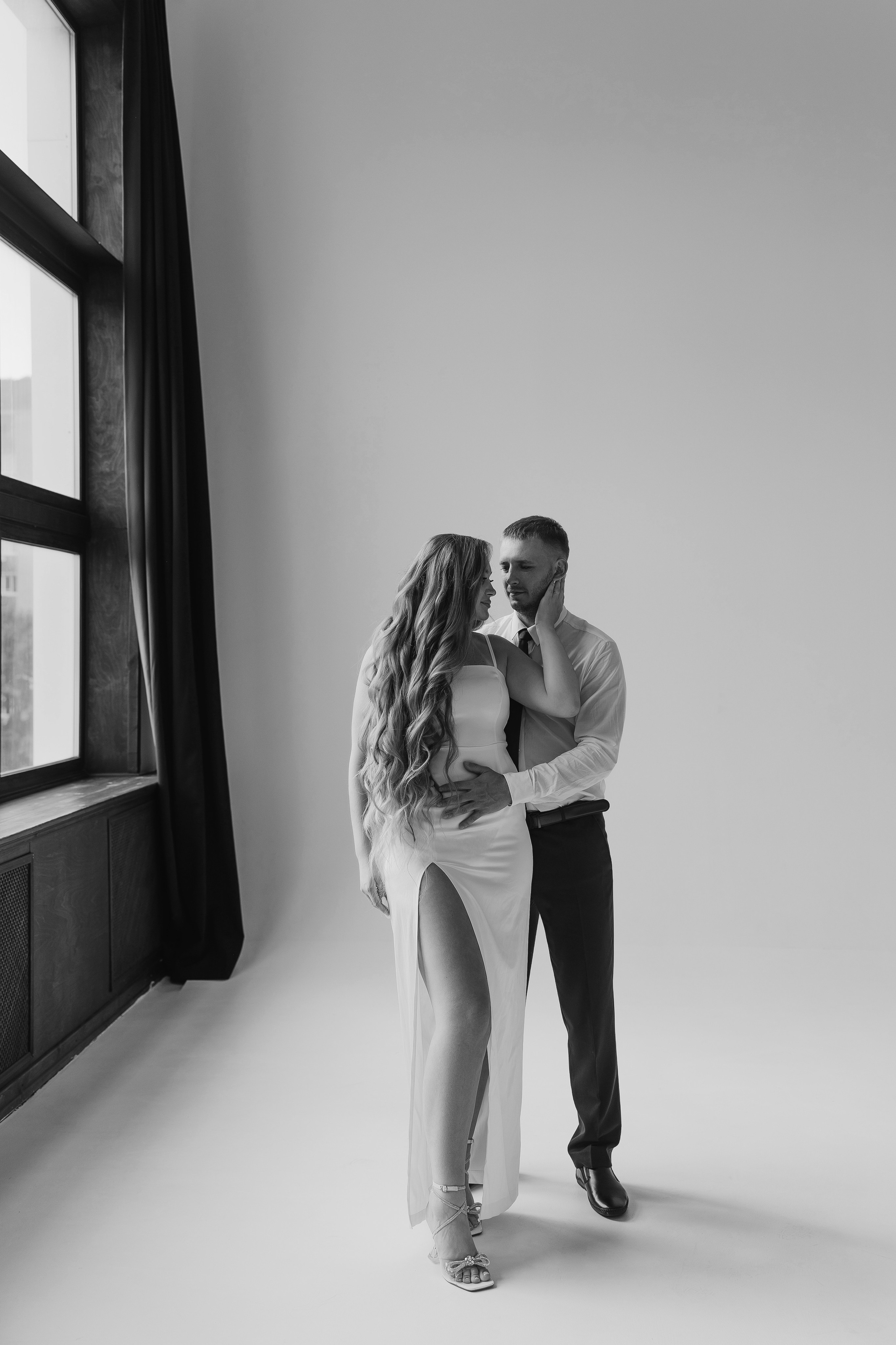 Wedding photoshoot in the studio. Your photographer in Busan (South Korea) Aleksandra Anufriy