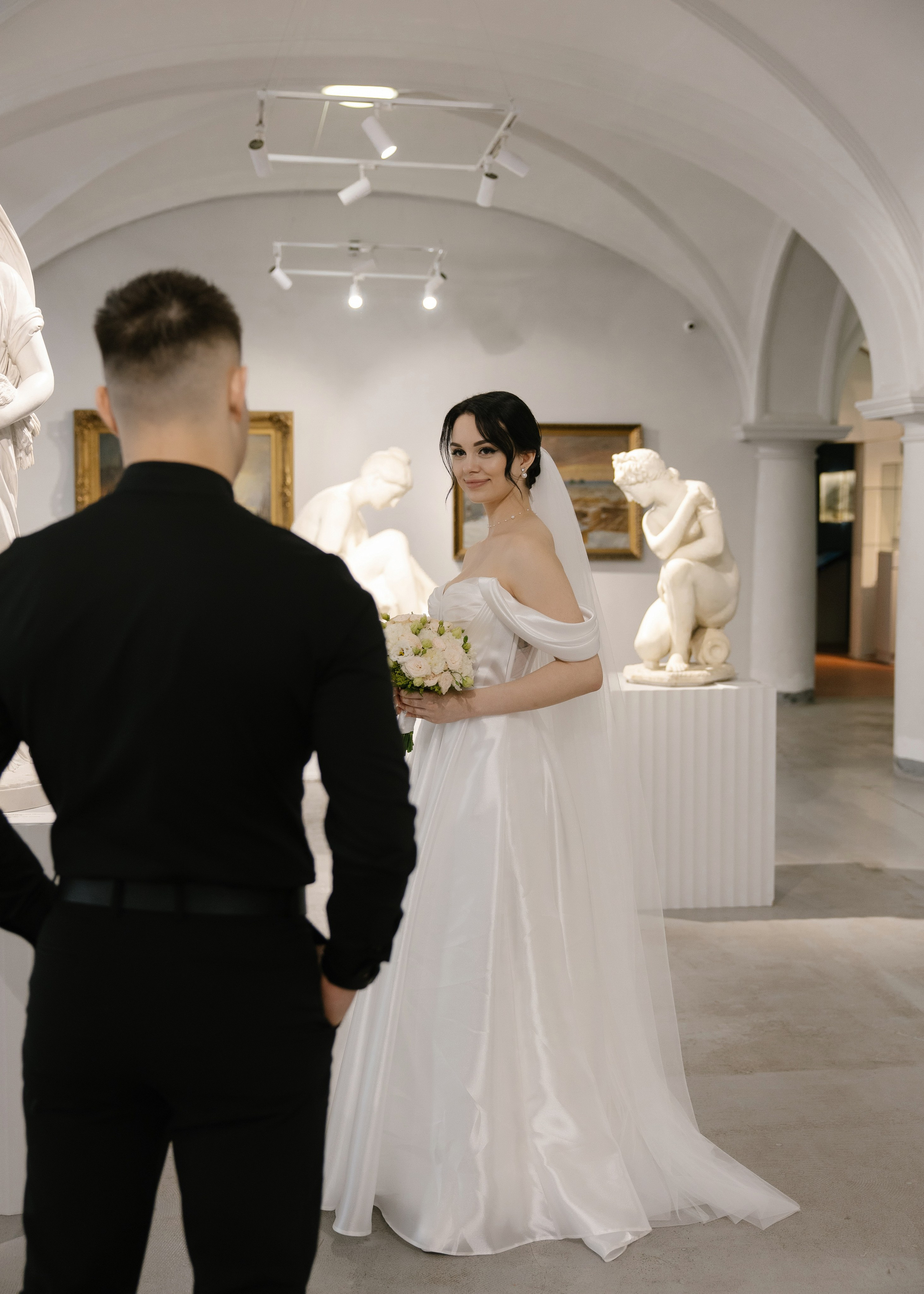 Дарина и Данил в музее изобразительных искусств. Свадебный фотограф в Калининграде Ольга Пасечник