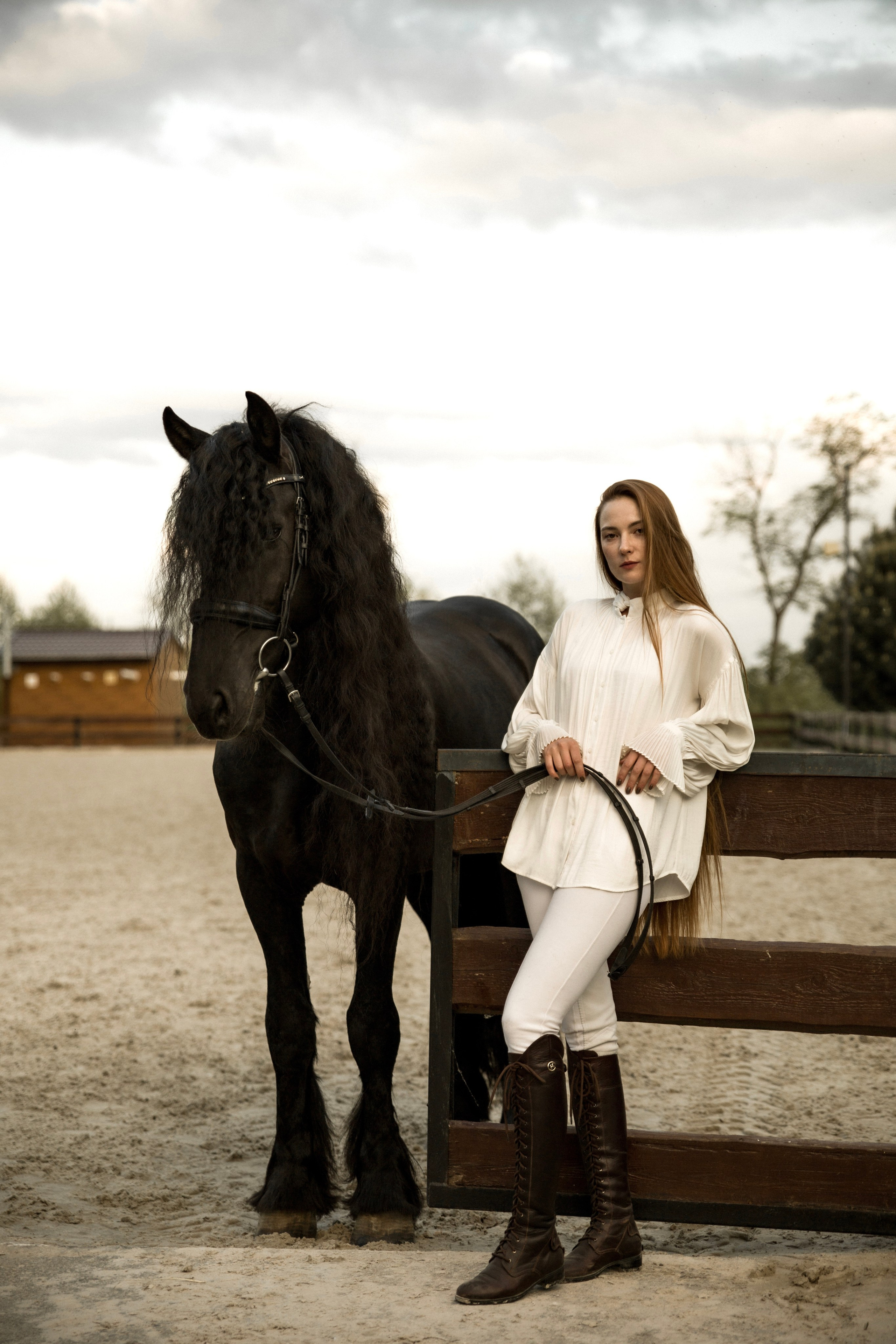 Съемка с лошадью фризской породы. Семейный и конный фотограф в Краснодарском крае и Адыгее
