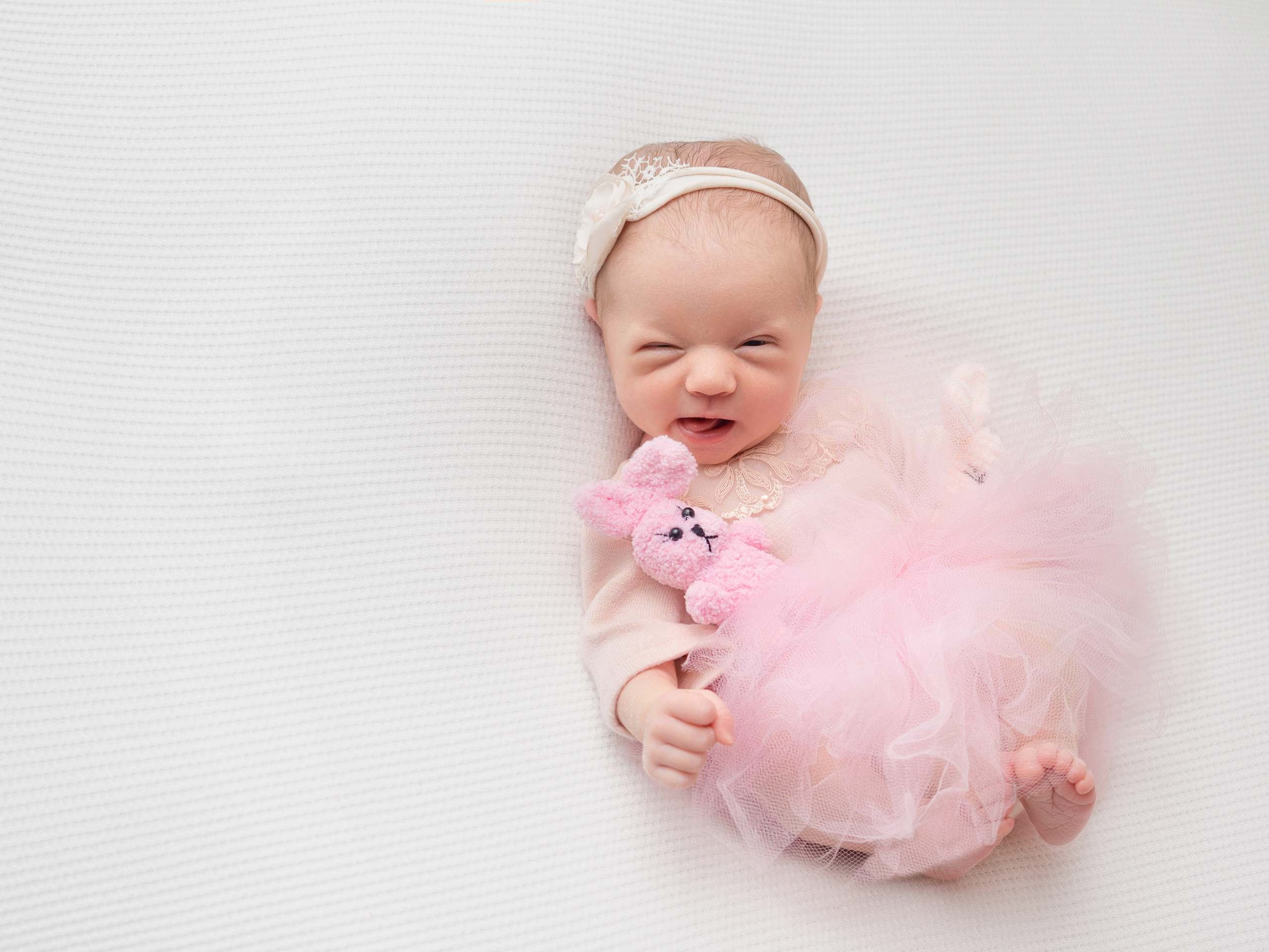 Ньюборн фотосессия девочки в домашних условиях с моей выездной студией. 
