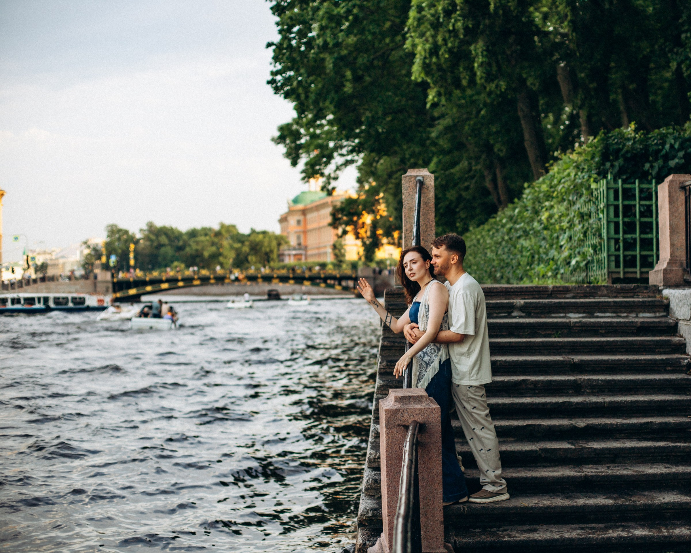 Валерия с супругом в июле. Фотопрогулка в Петербурге. Индивидуальный и семейный фотограф в Санкт-Петербурге
