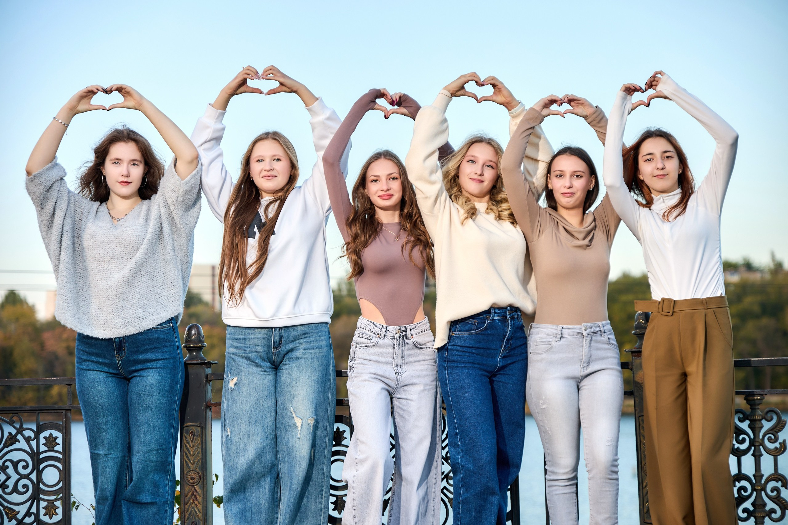 ШКОЛЬНИКИ. ПАРК ЩЕРБАКОВА. Фотограф Татаринов Андрей (Донецк / Макеевка)