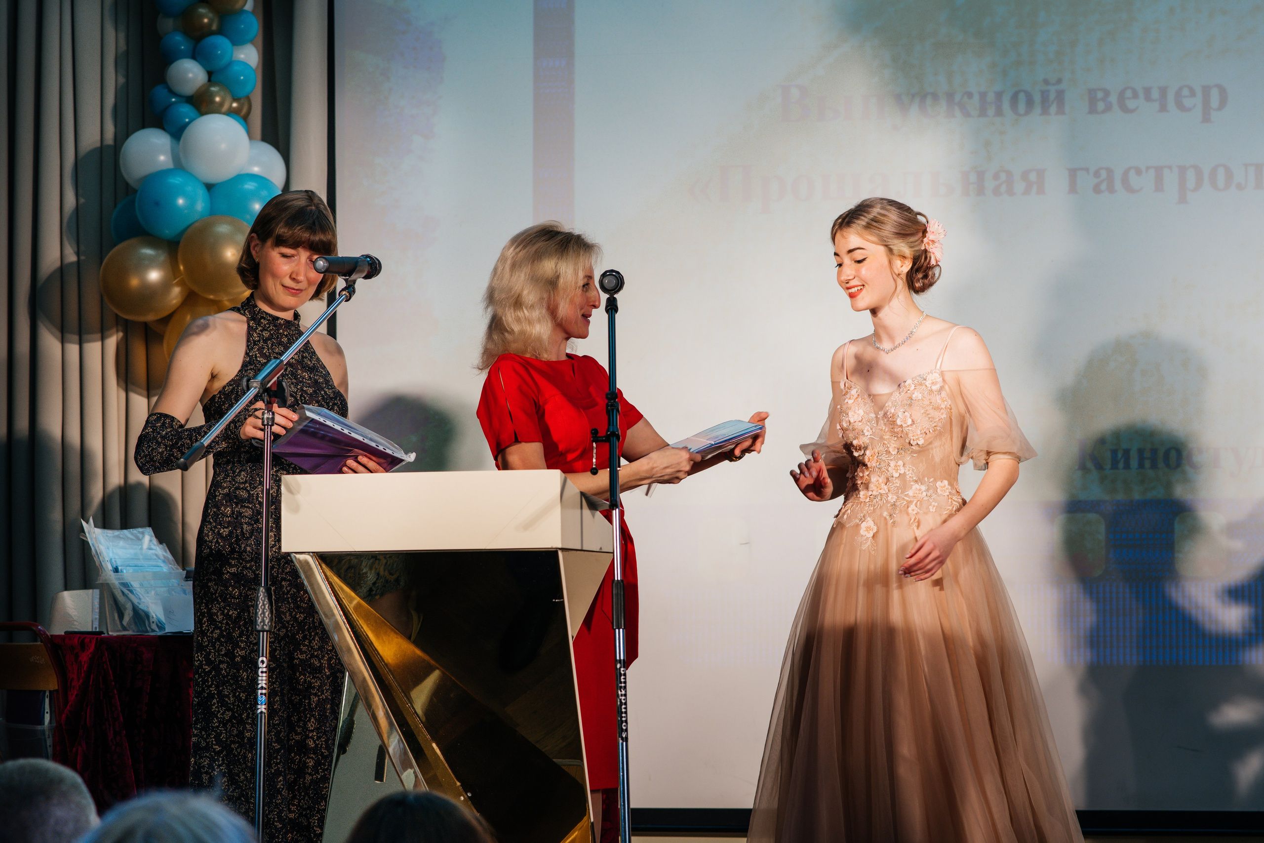 Вручение аттестатов. Выпускные альбомы в Подольске Москве и МО