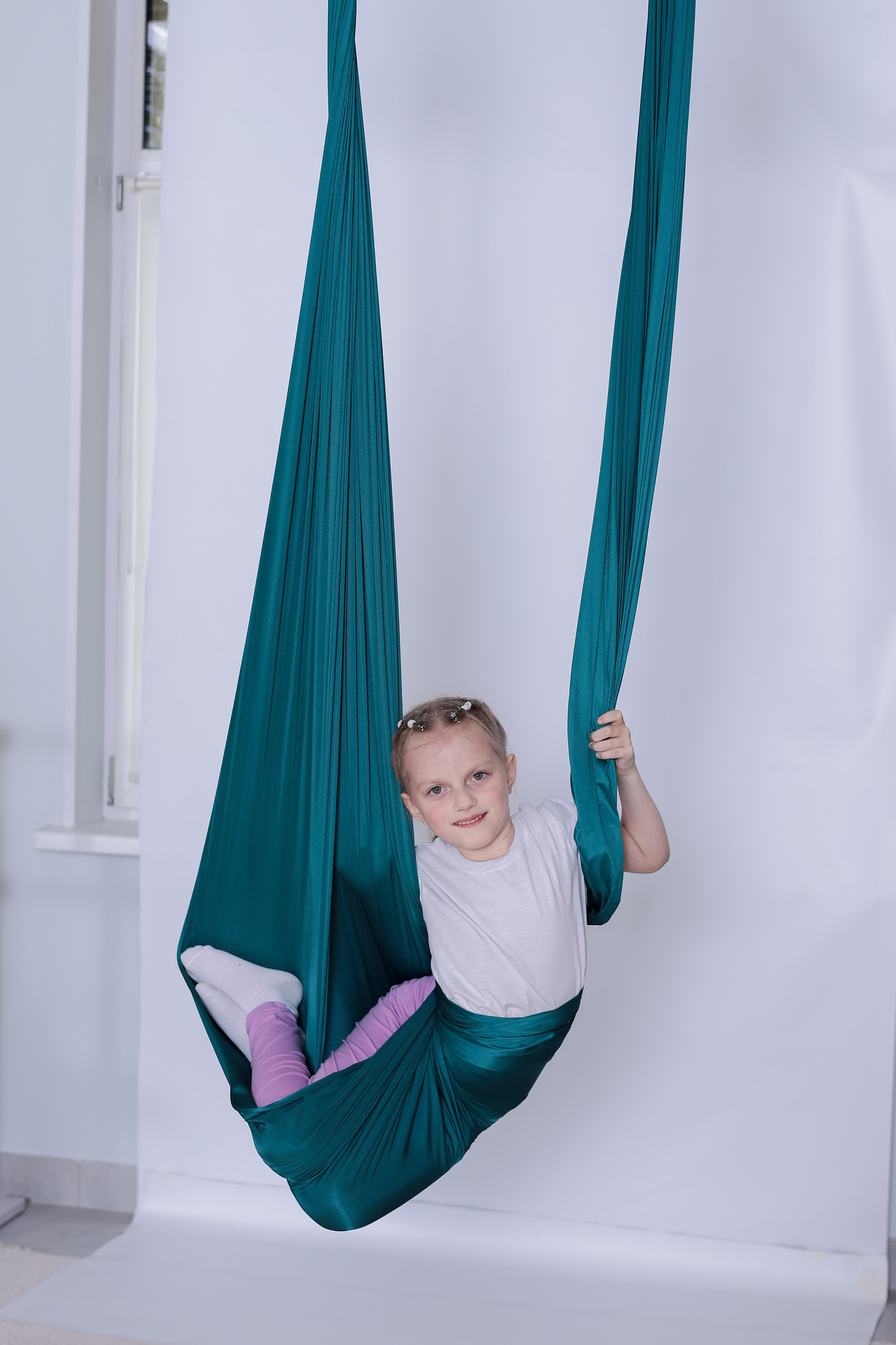 Детская аэройога. Фотограф Надршина Лилия