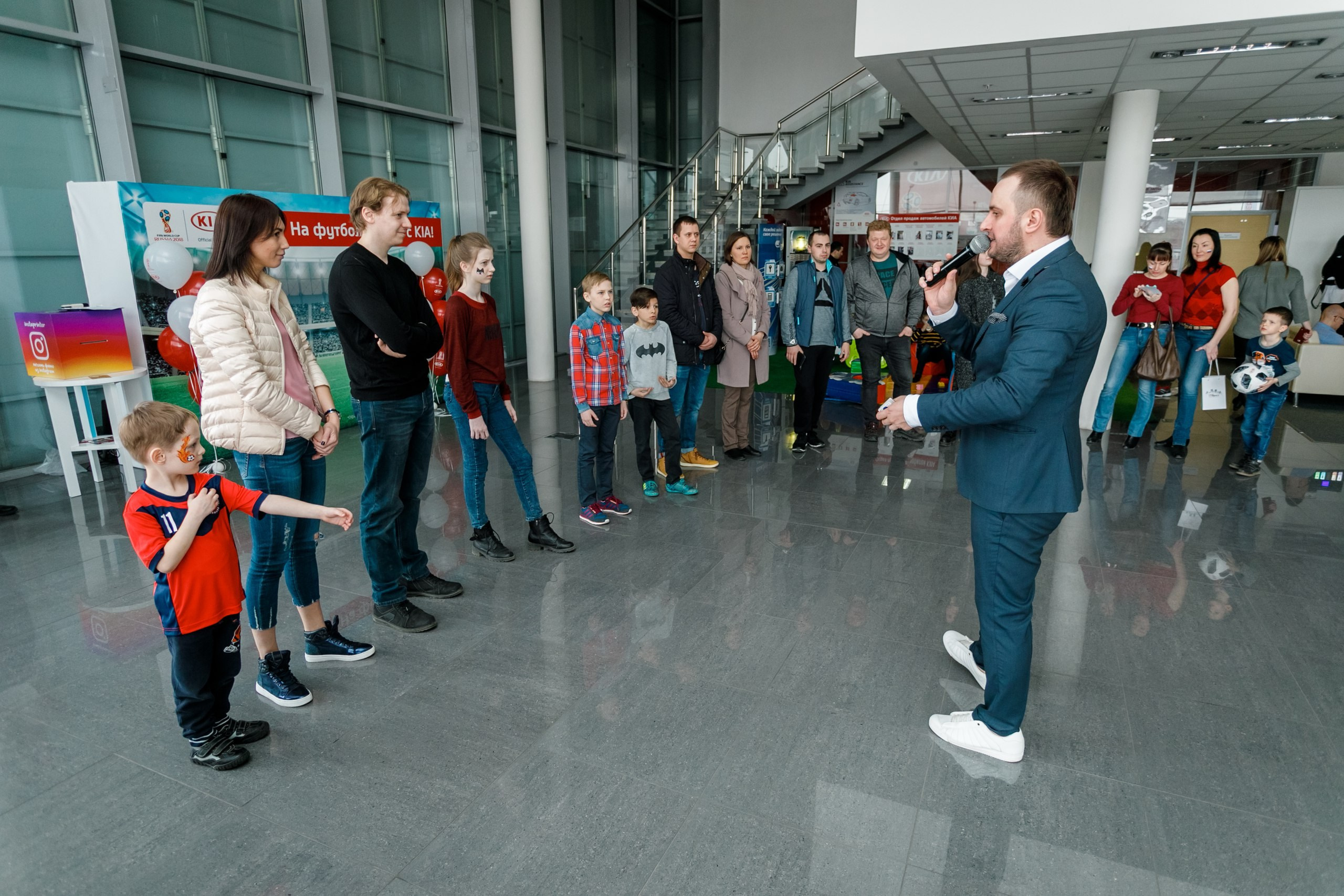 Розыгрыш билетов на ЧМ по футболу FIFA @ Киа Центр. Репортажный фотограф Максим Полянский. Москва, Санкт-Петербург, Красноярск