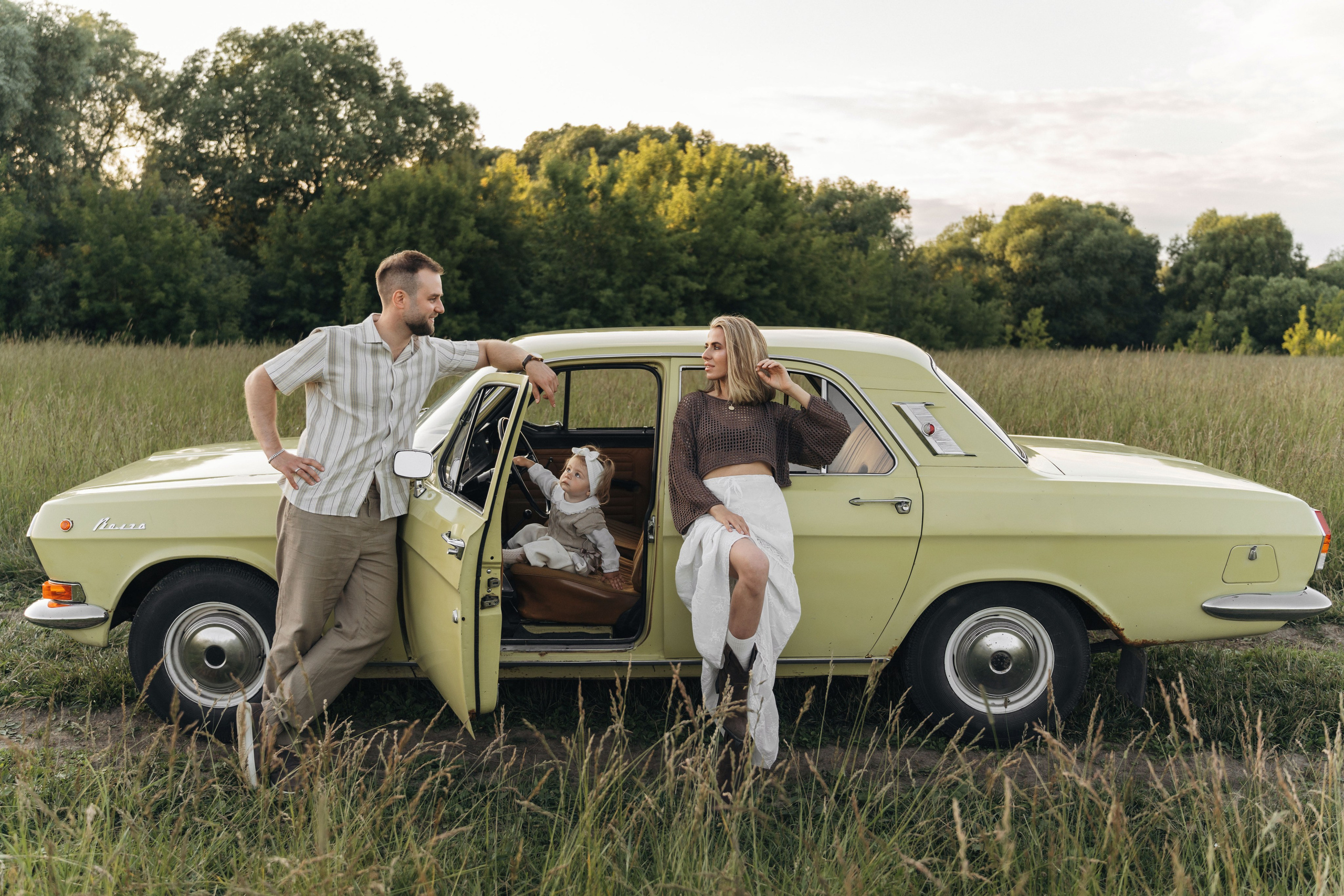 На машине загород. Ваш фотограф Вика Артемова