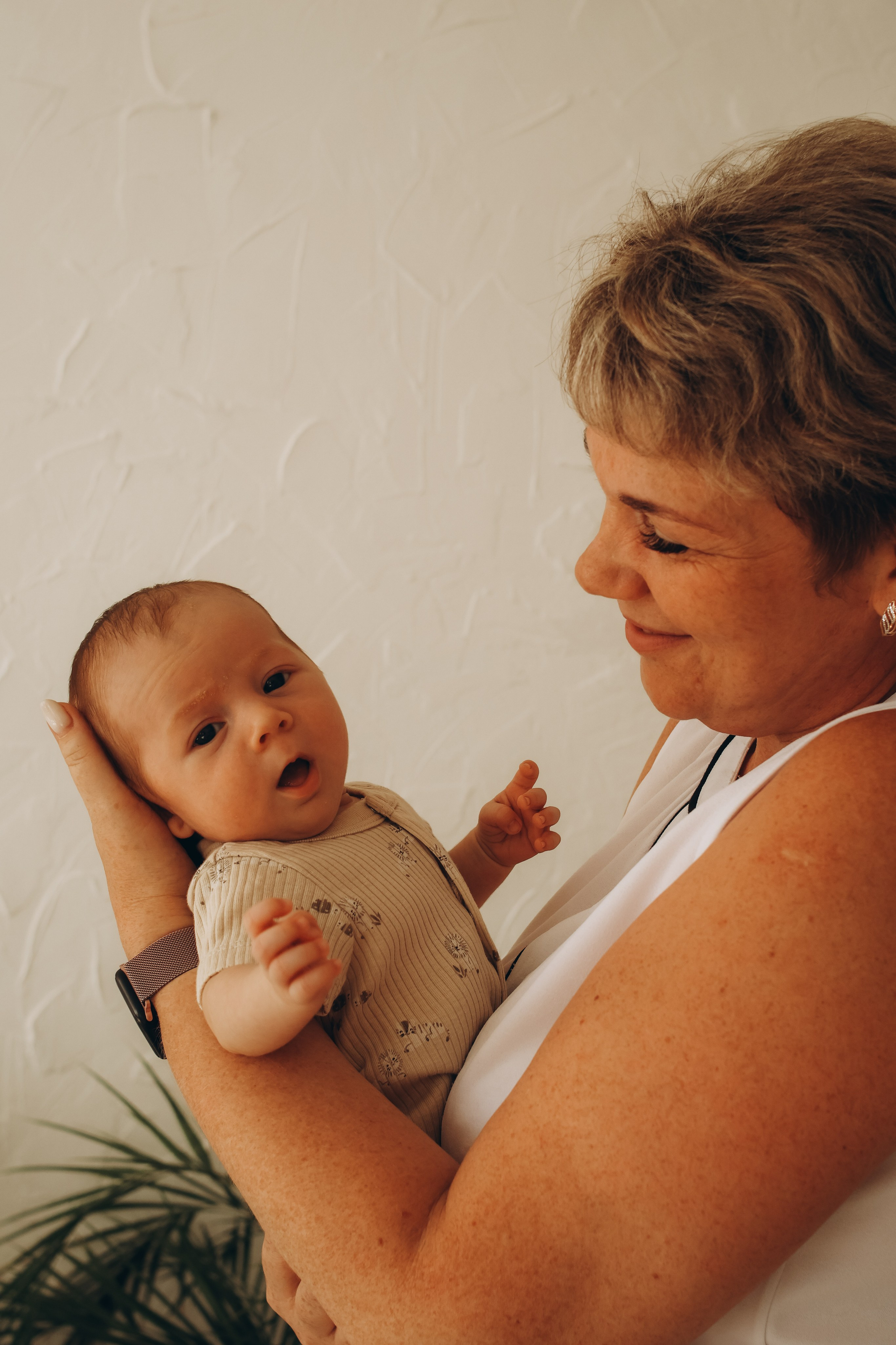 Бабушка и маленький Даниэль. Phbyadel.wfolio.pro