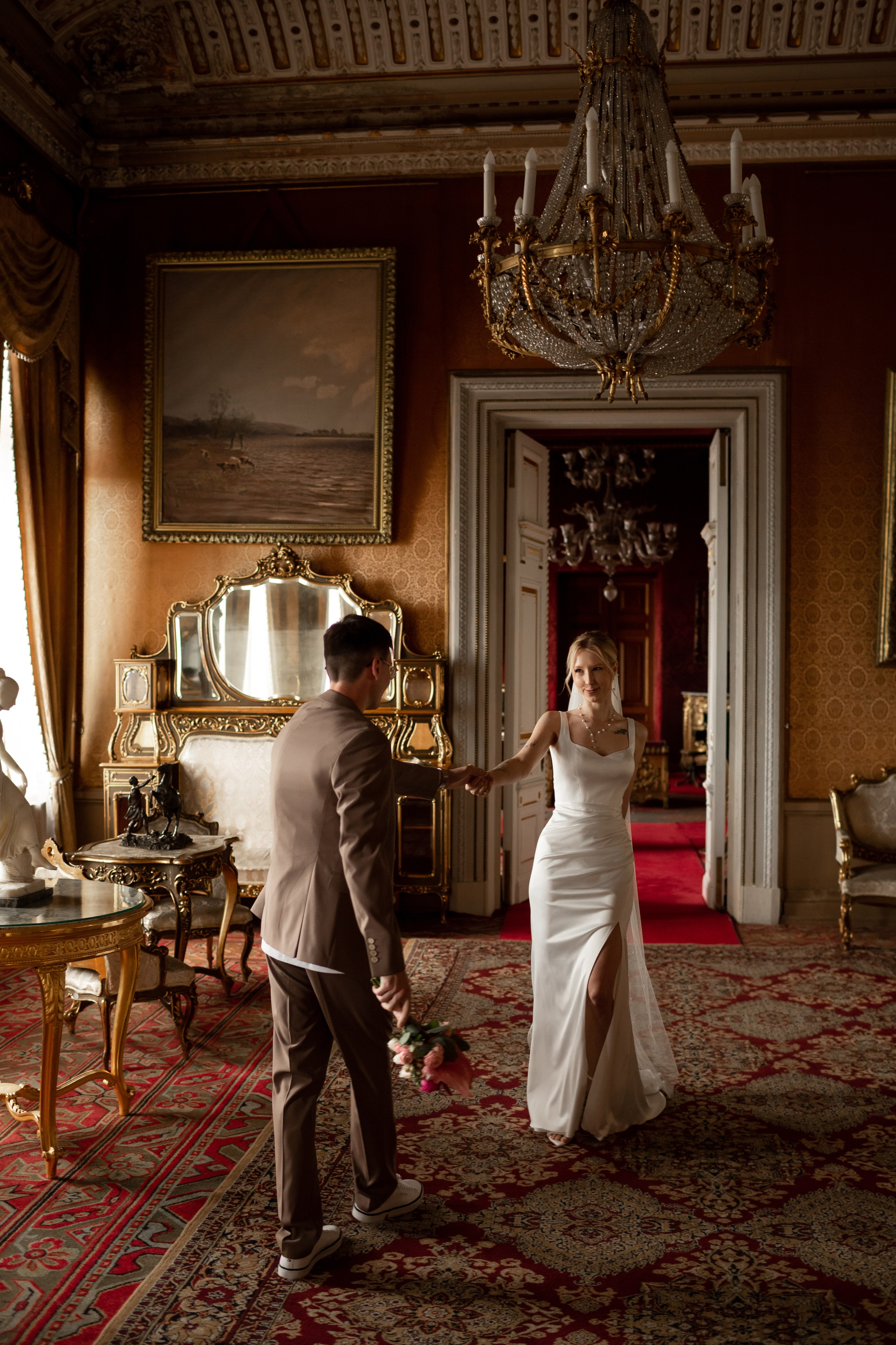 Свадебная фотосессия во дворцах Петербурга. Свадебный фотограф Кирилл Белый