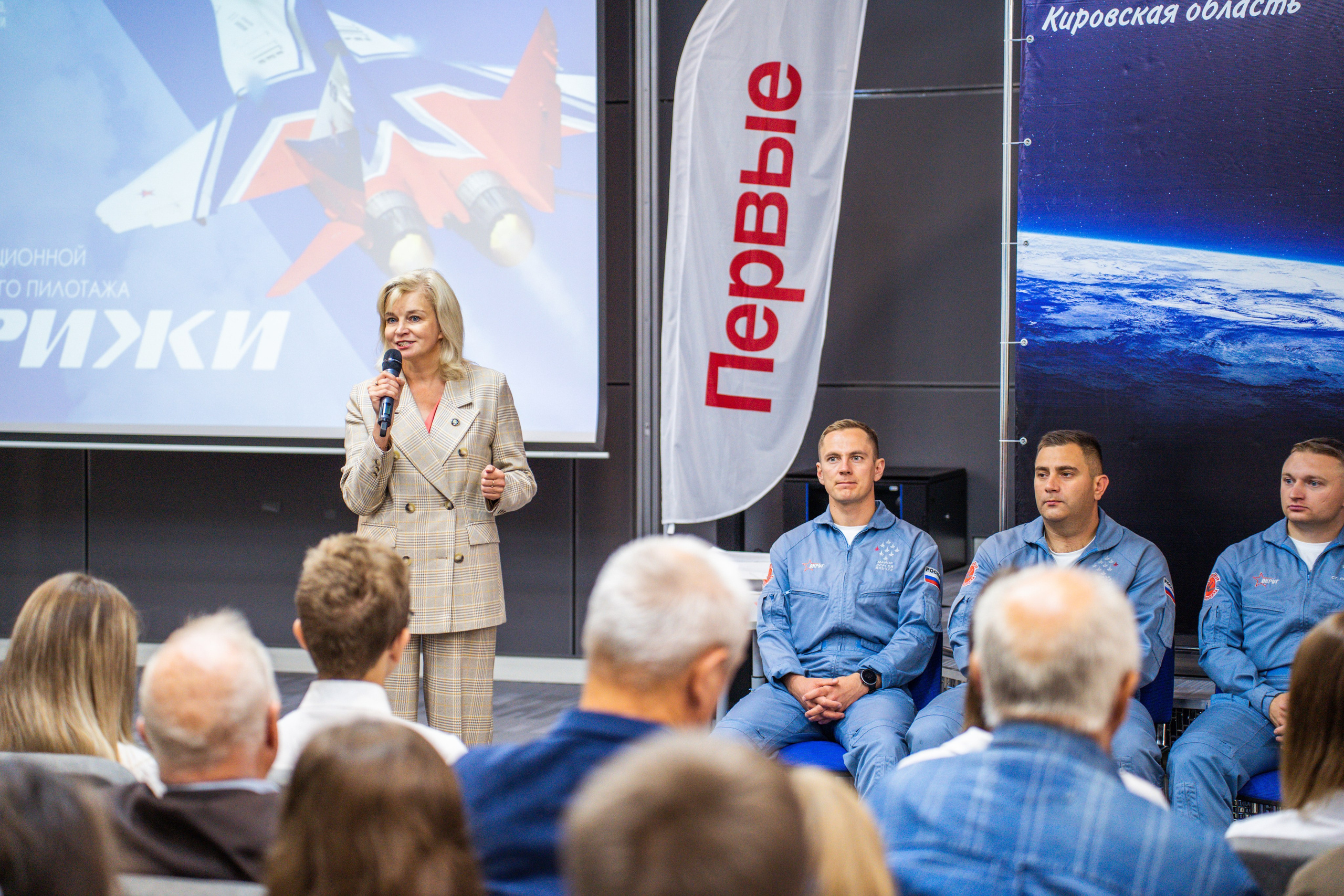 Встреча с авиационной группой «Стрижи». Фотограф София Александрова