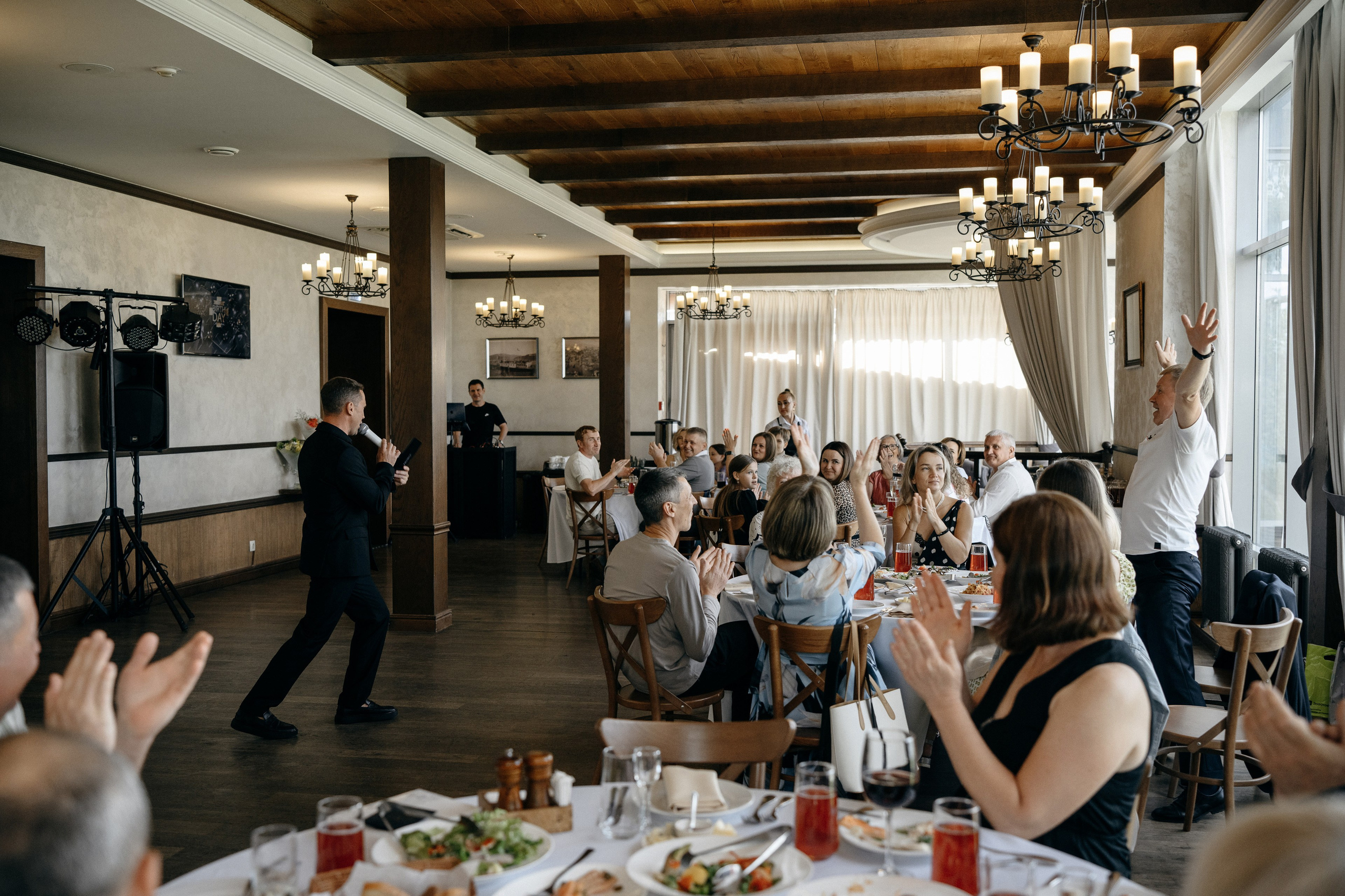 Семейный ужин в ресторане Сафари. Свадебный фотограф в Красноярске