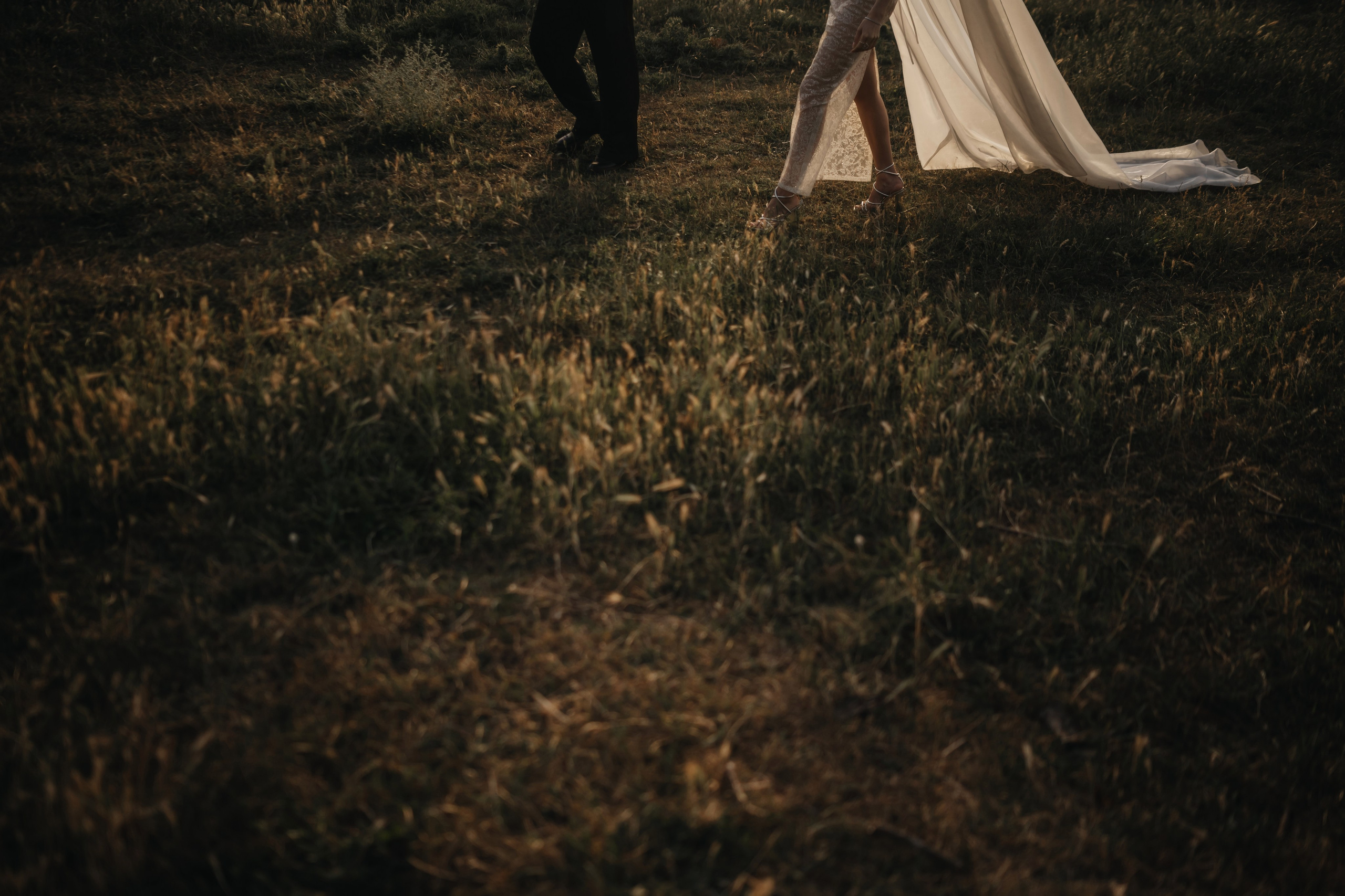 Свадебная фотосессия в старинном заброшенном храме в Крыму Гладиолусы. Свадебный и семейный фотограф и видеограф, Крым, Москва, Санкт -Петербург