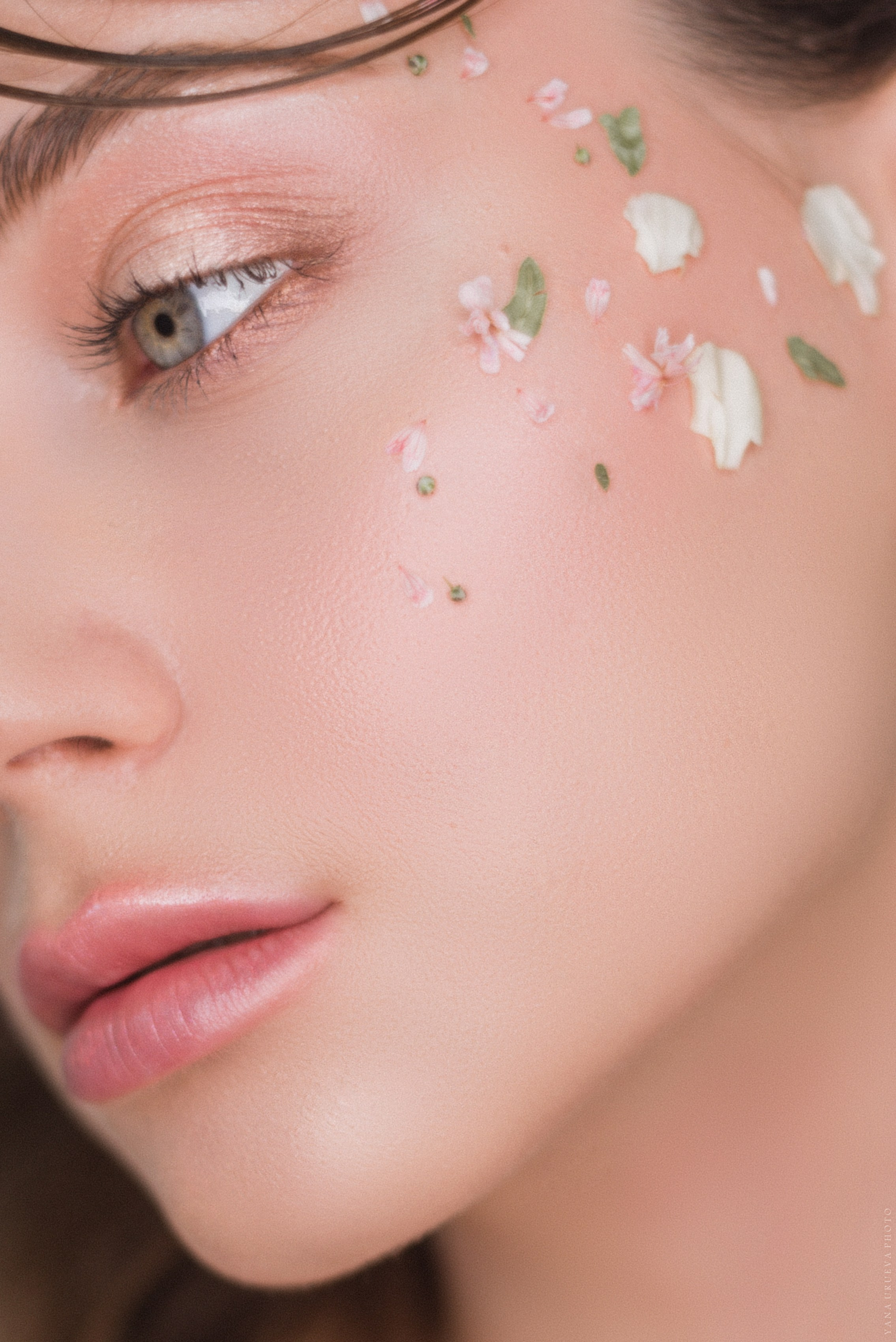 крупный портрет с текстурой кожи