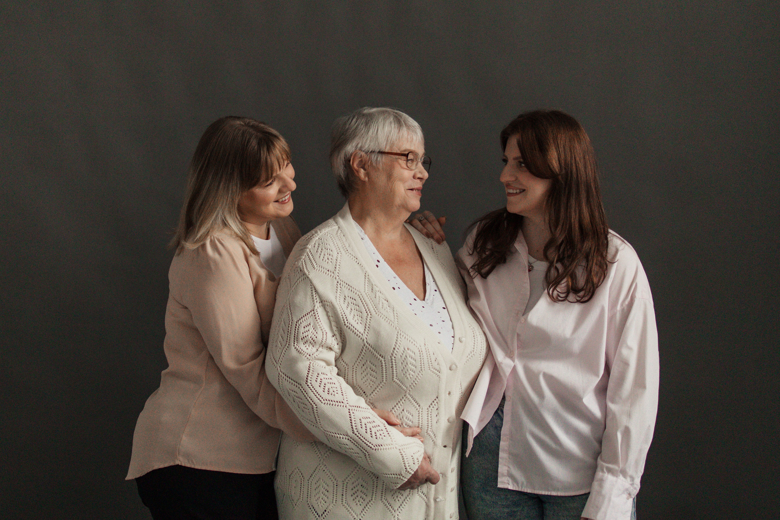 Три поколения / ID Studio. Фотограф в Выборге и Санкт-Петербурге Маша Гуляева