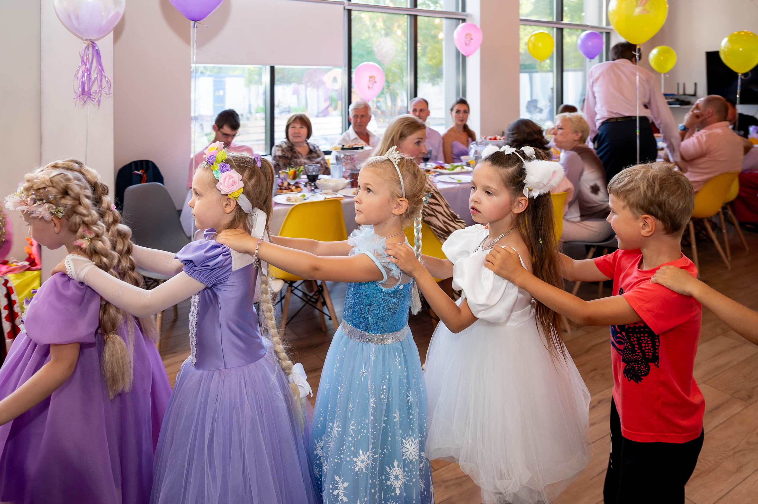 ДР в лофте с фокусником