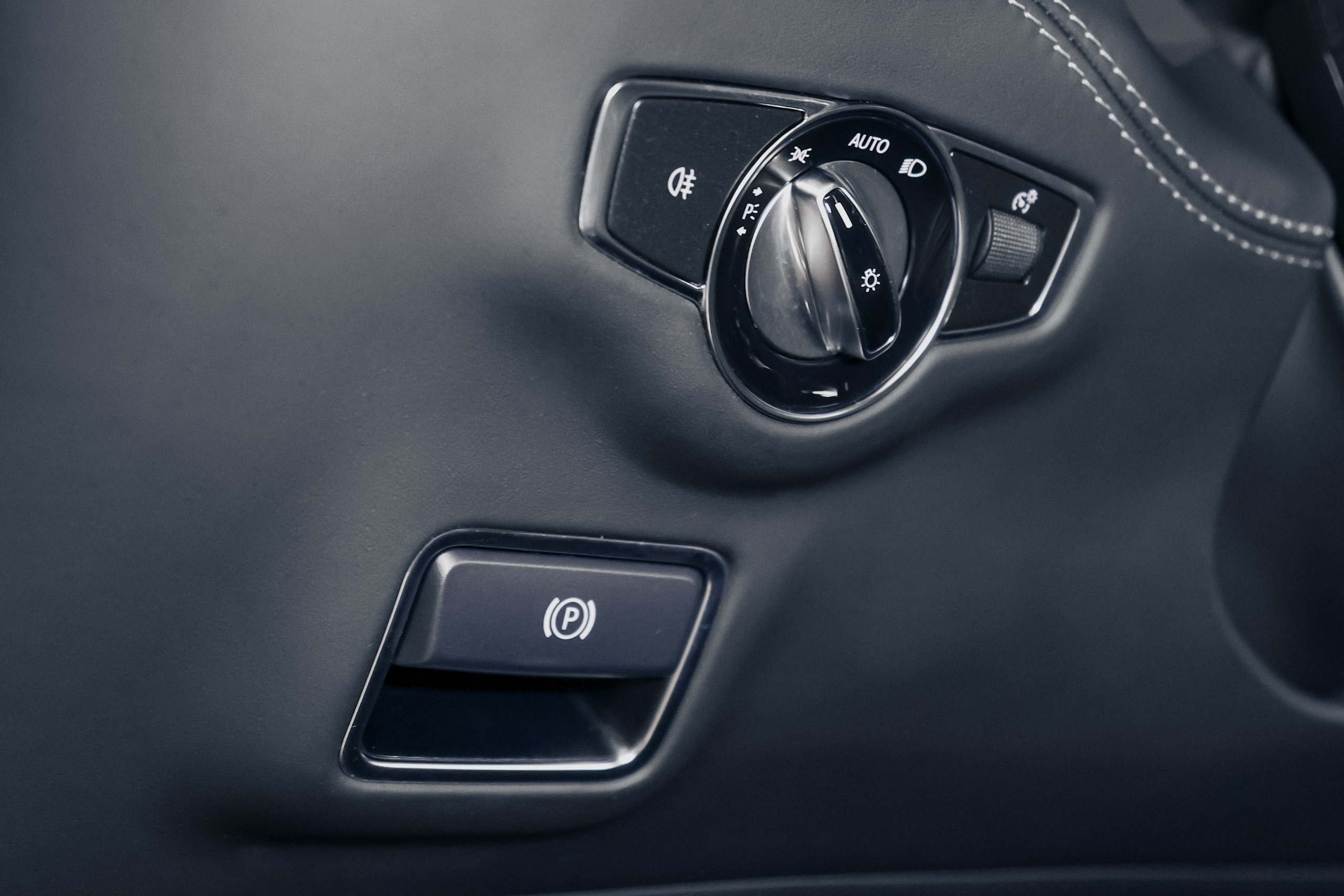 2020 MERCEDES BENZ S63 AMG WHITE ON BLACK $145,000 / 27,100 KM ODOMETER. Mixturecaptures