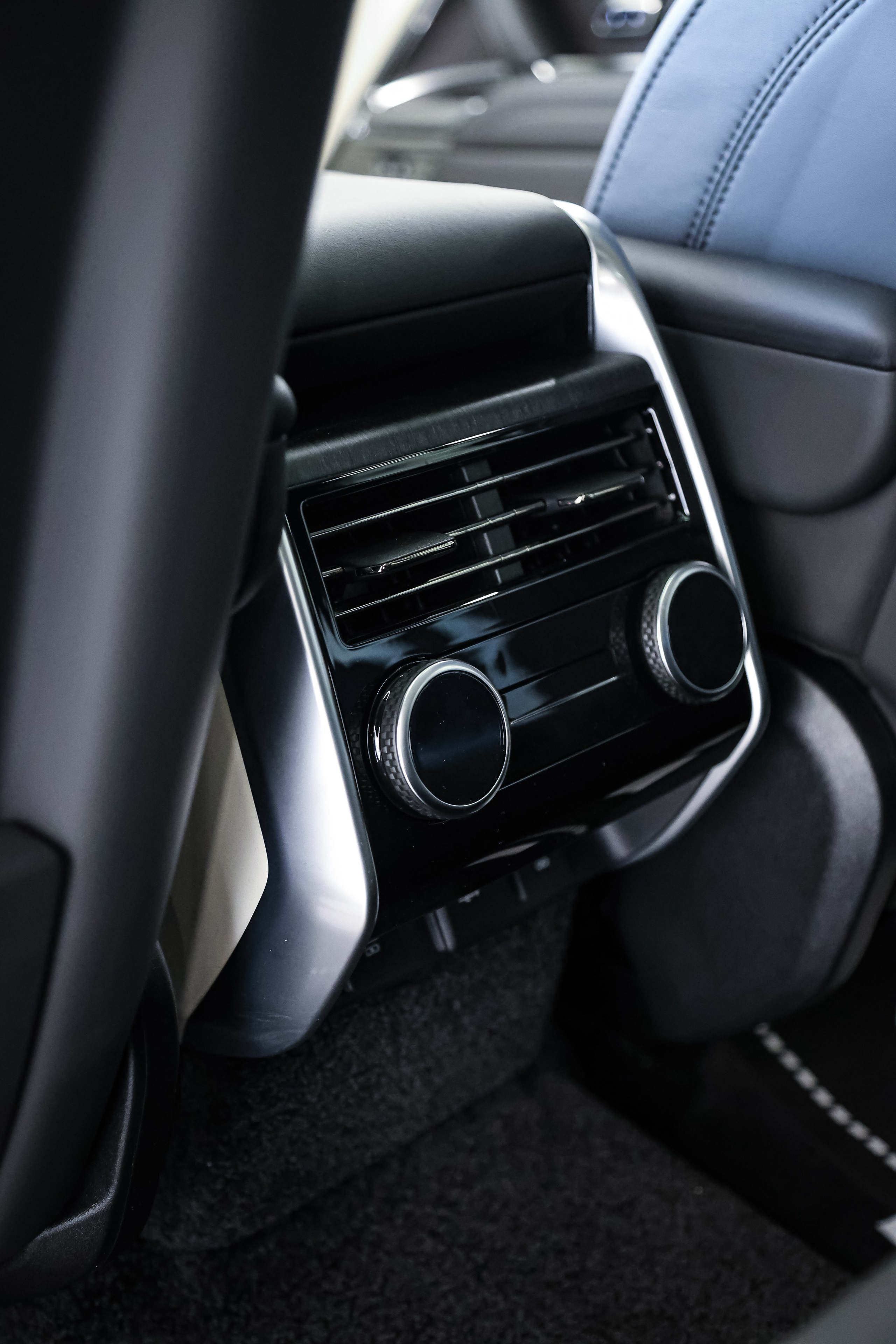 2024 Range Rover. Mixturecaptures