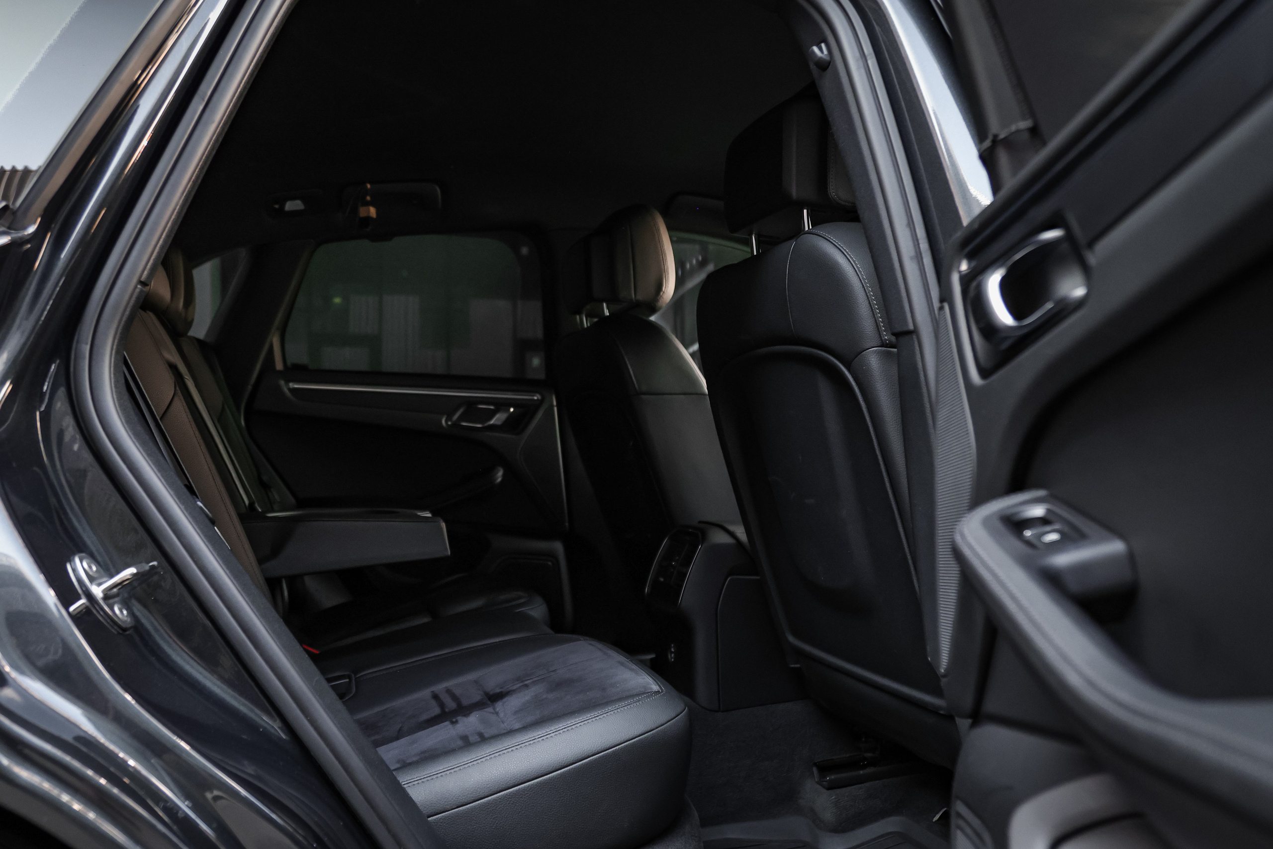 2020 PORSCHE MACAN. Mixturecaptures