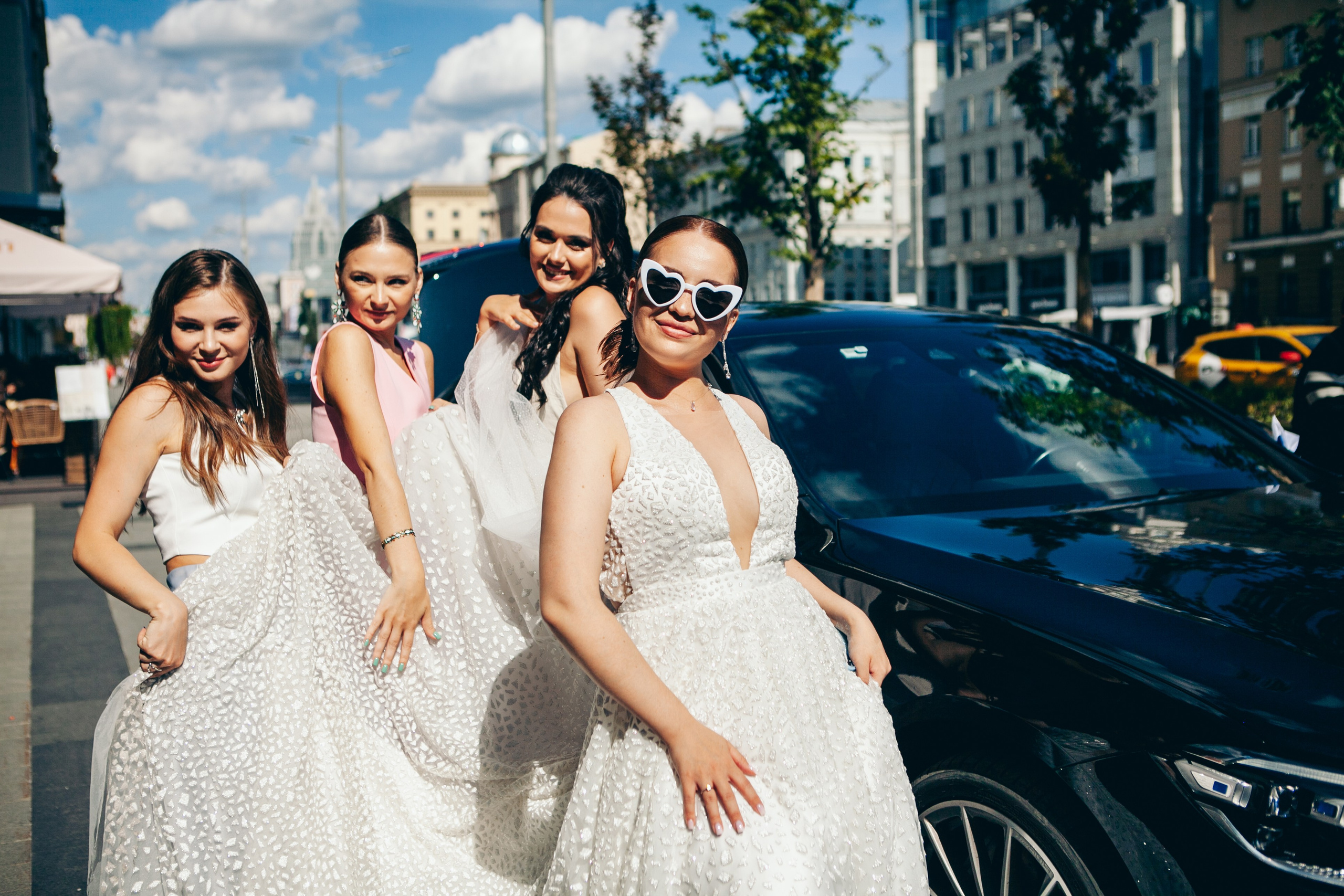 Свадебная фотосессия в отеле hartwell hotel и на патриарших прудах. Фотограф Ольга Ефремова