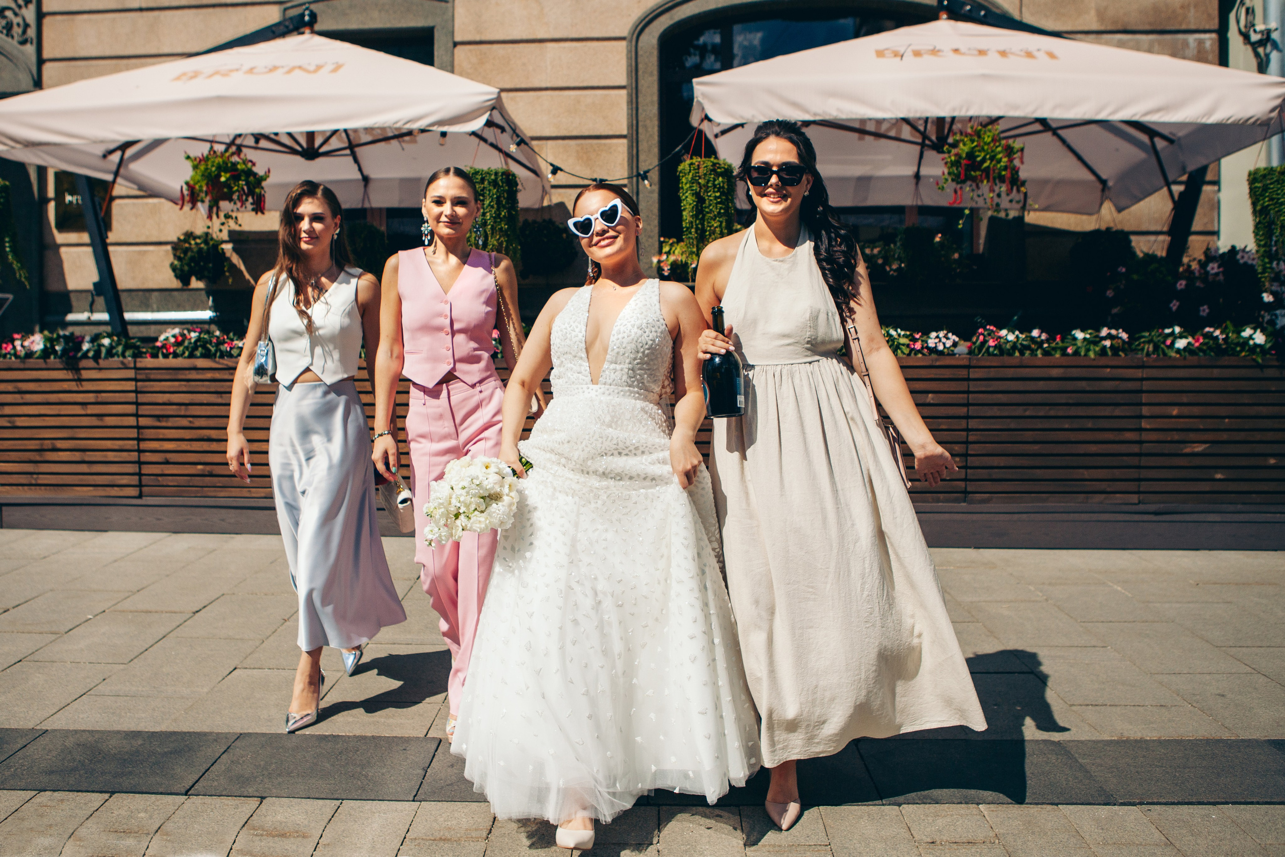 Свадебная фотосессия в отеле hartwell hotel и на патриарших прудах. Фотограф Ольга Ефремова