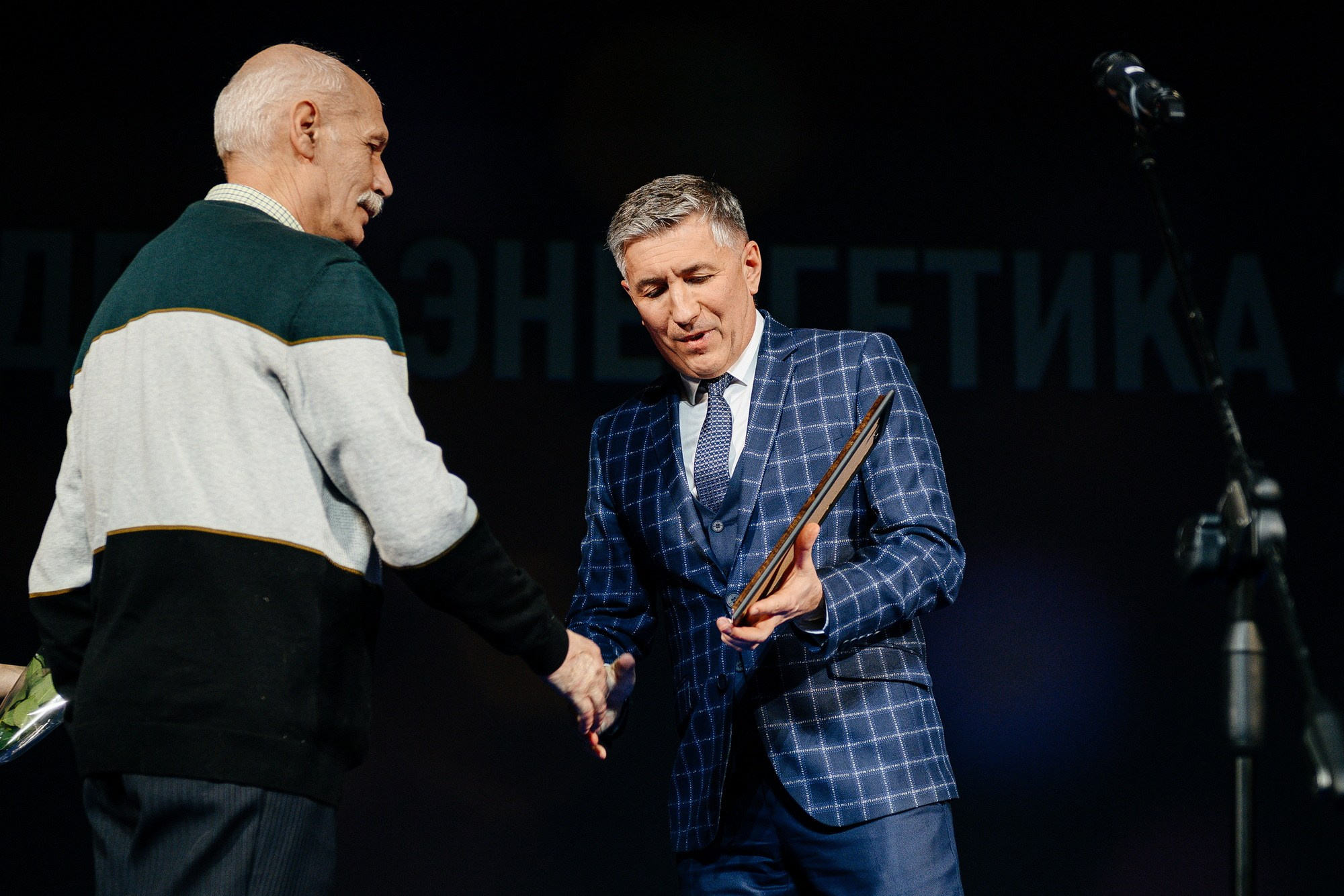 Торжественное награждение Сибирской генерирующей компании. Свадебный и репортажный фотограф Никита Сницарев в Барнауле