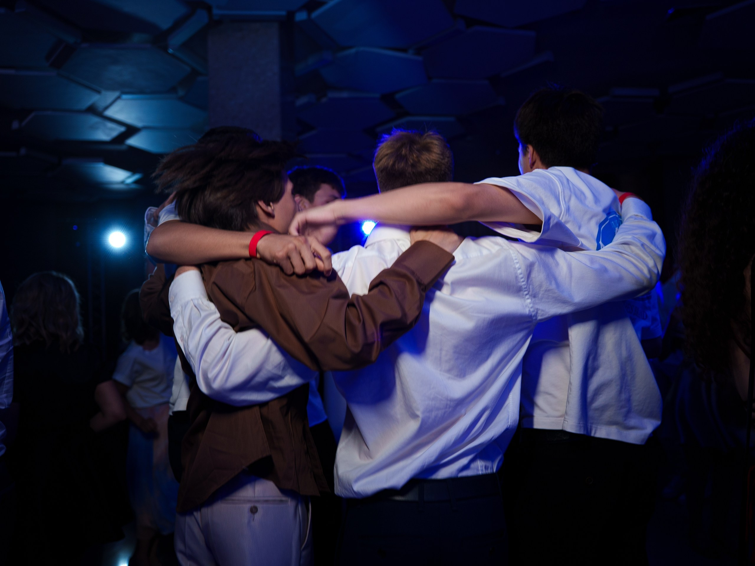 Фотограф на выпускной в Уфе — съёмка в Конгресс-холле для гимназии № 39