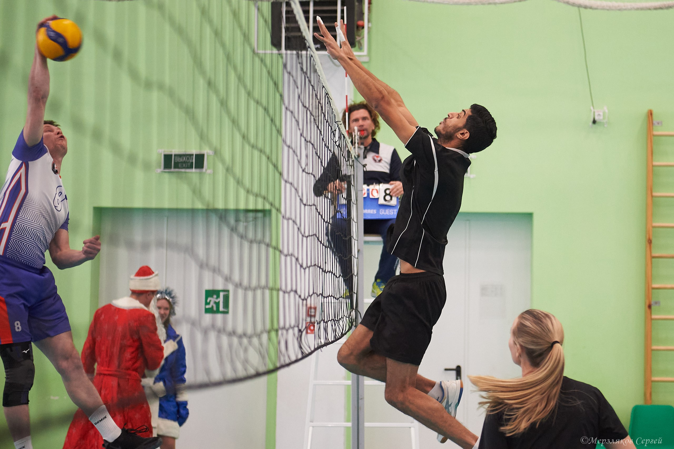 Новогодний волейбольный турнир. Ижевск. 16.12.23. Спортивный репортажный фотограф в Ижевске Сергей Мерзляков