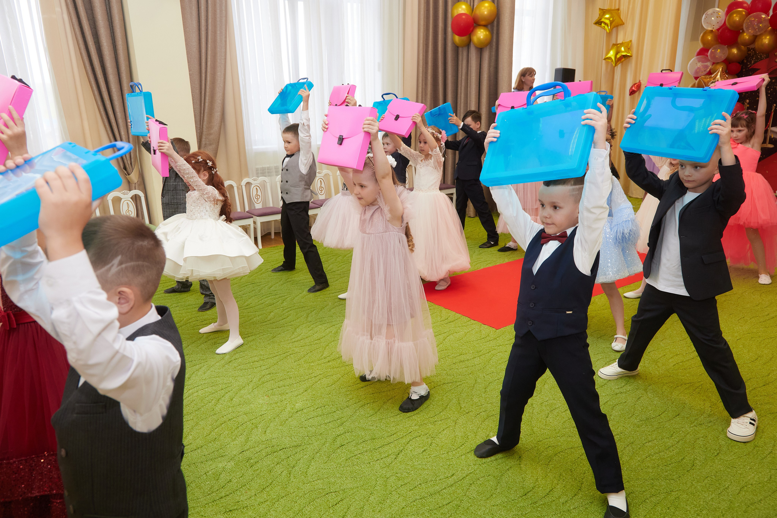 Утренники, выпускные. Детская выездная фотостудия