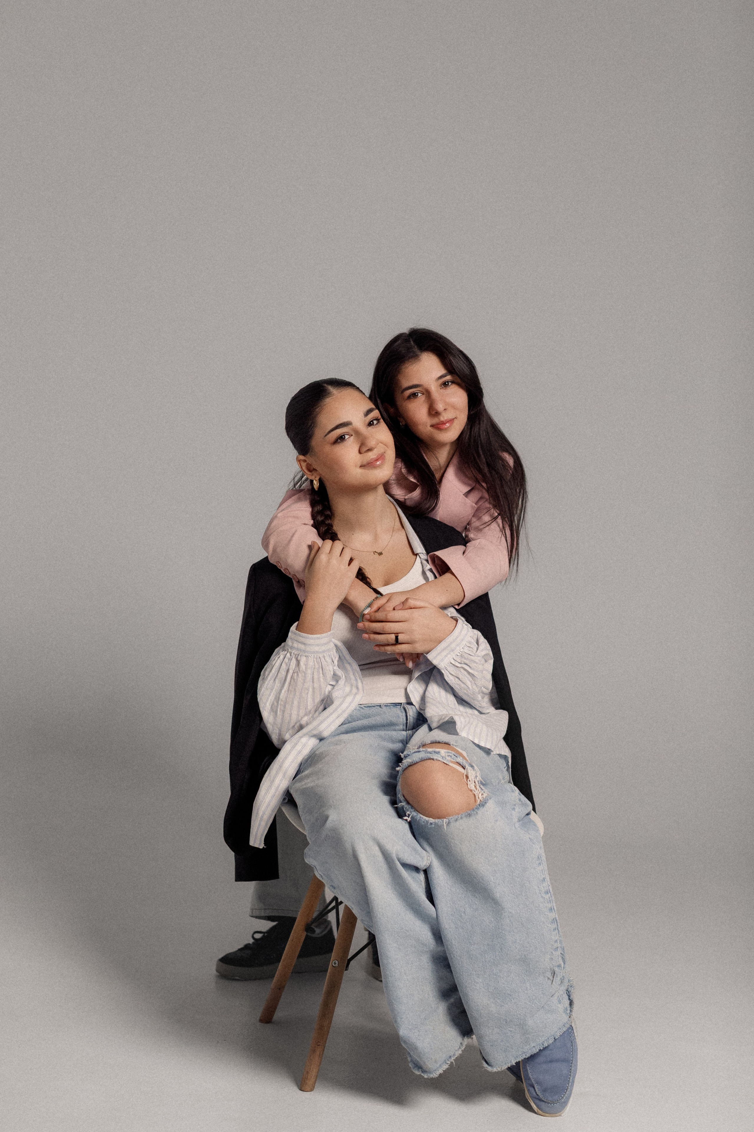 Фотосессия сестёр в студии. Фотограф во Владикавказе Юрий Геворгизов