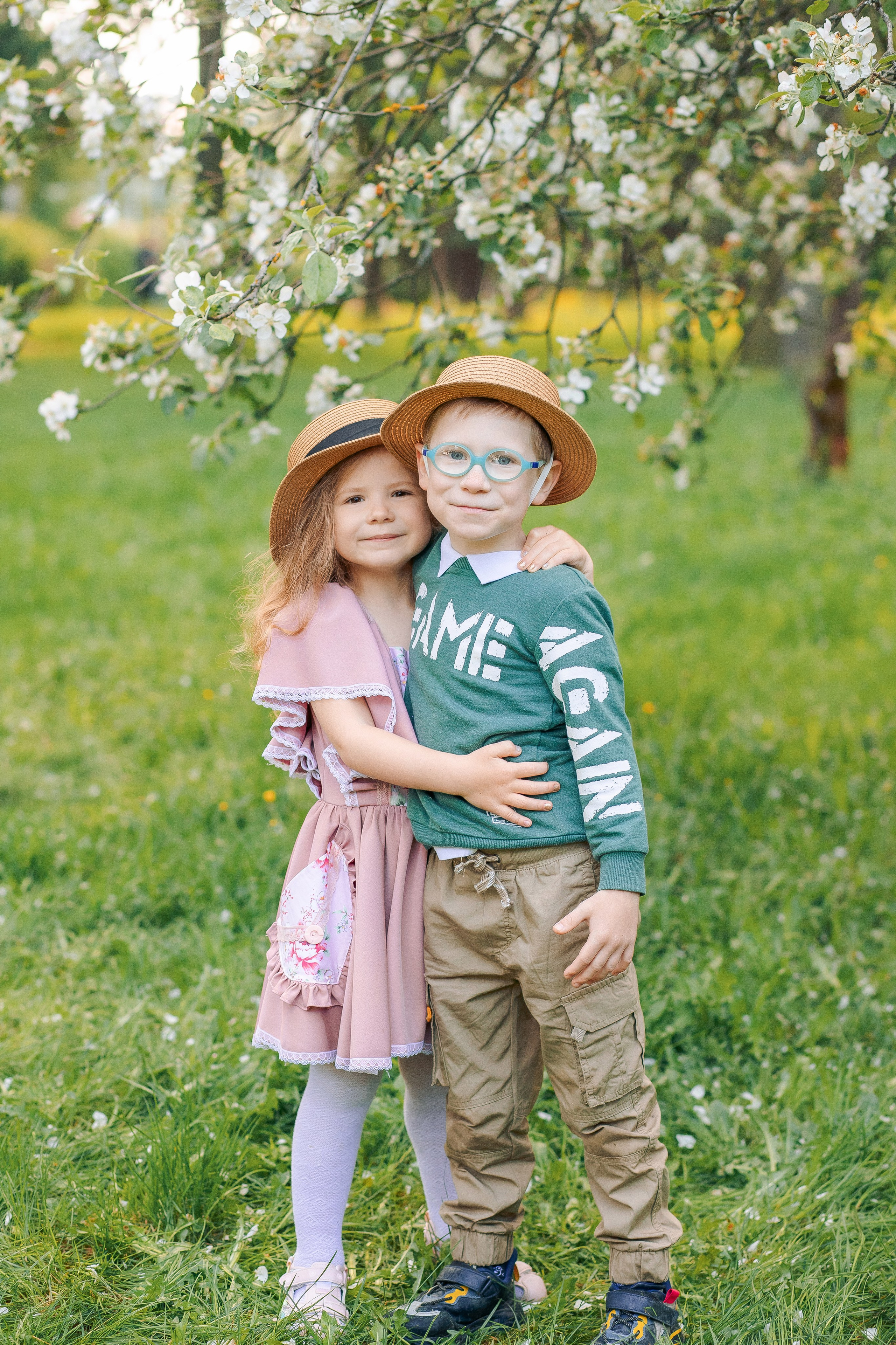 Семейная фотосессия в белых яблонях. Фотограф в Санкт-Петербурге, Анна Скворцова